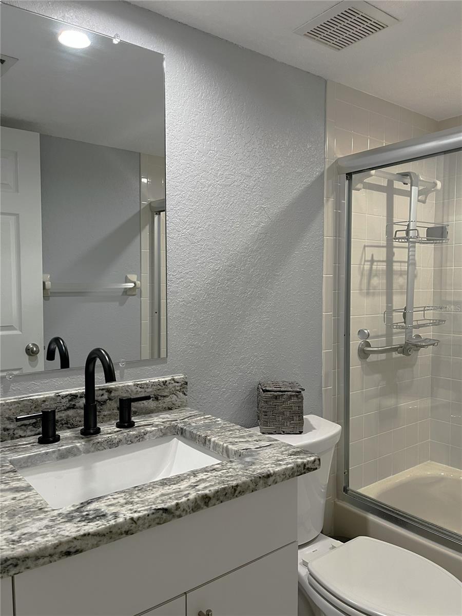 Image 34 of 53 For 175 Kings Highway 733