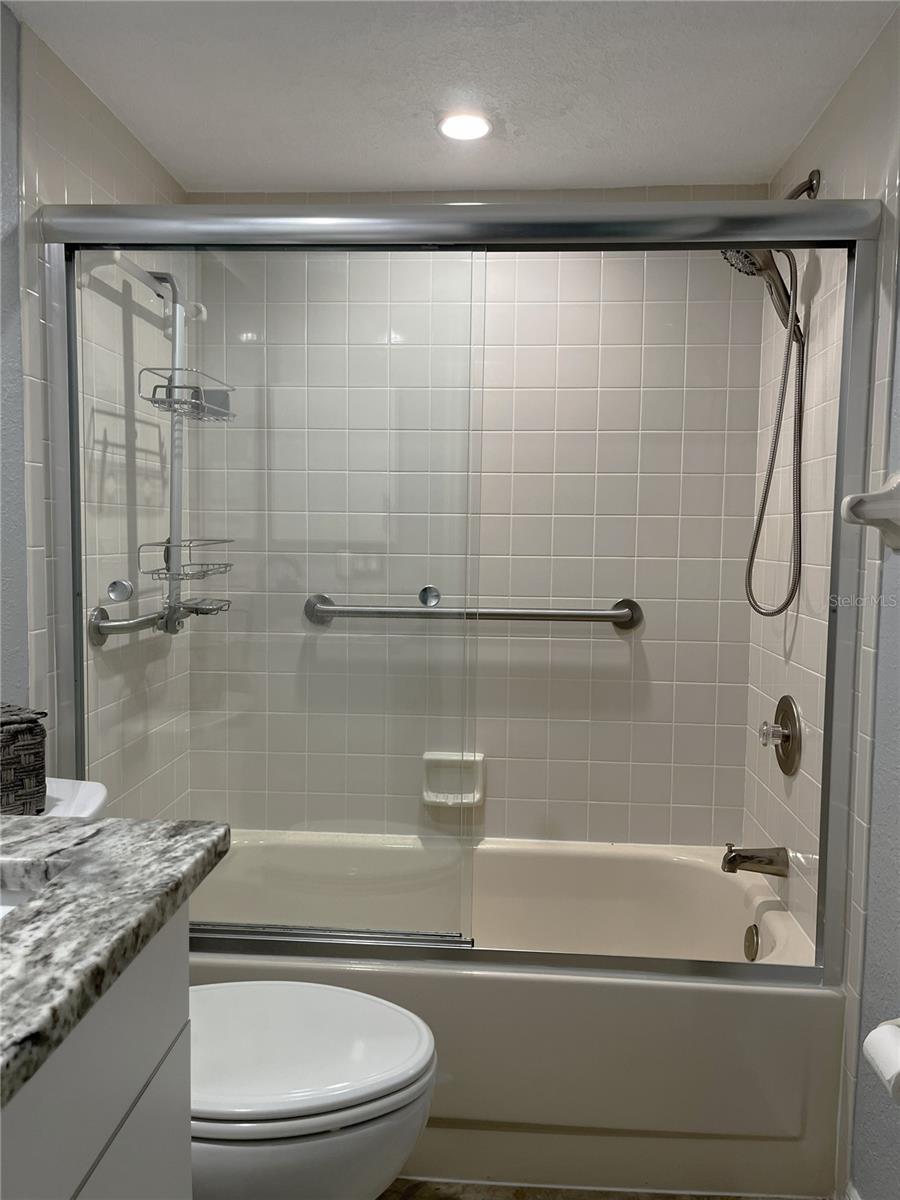 Image 35 of 53 For 175 Kings Highway 733