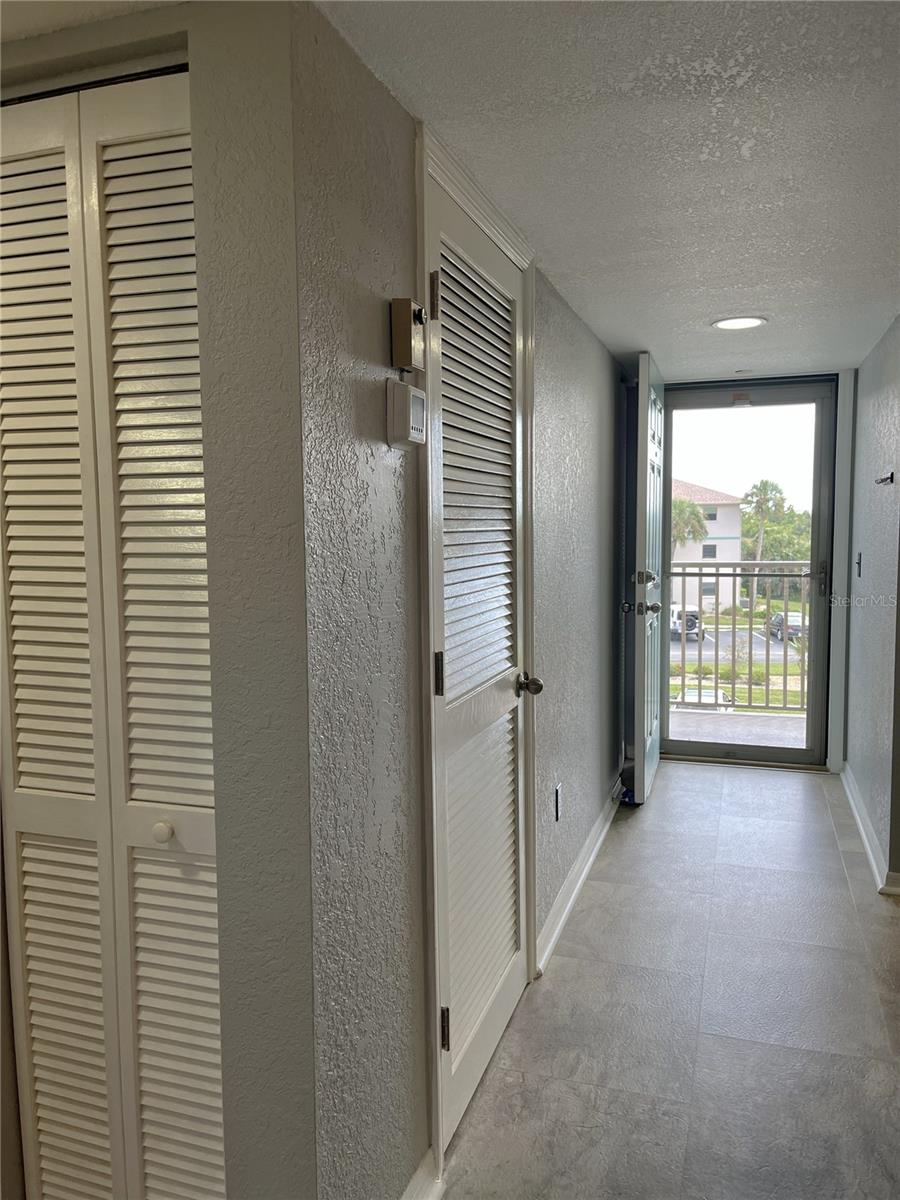 Image 36 of 53 For 175 Kings Highway 733