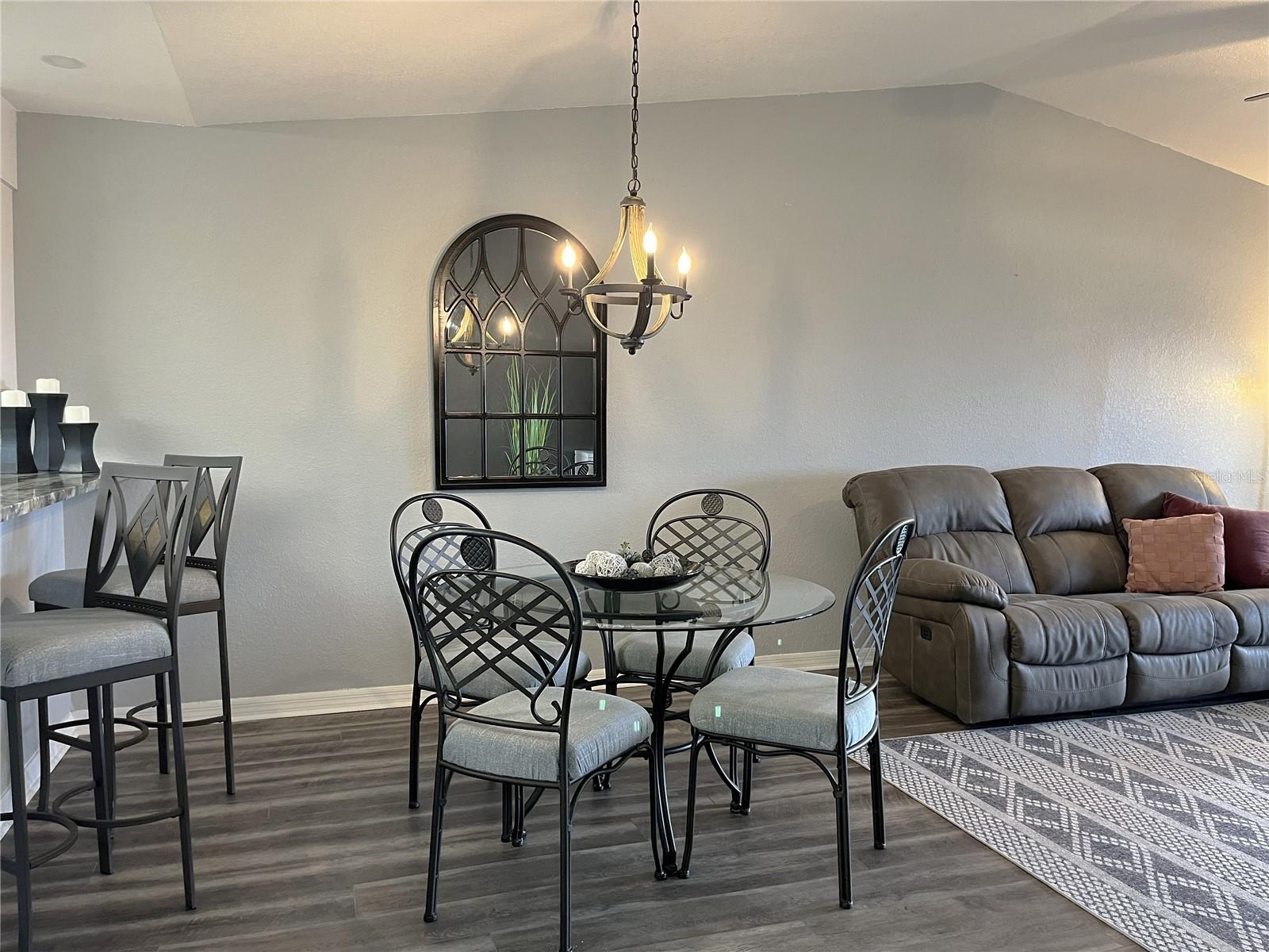 Image 38 of 53 For 175 Kings Highway 733