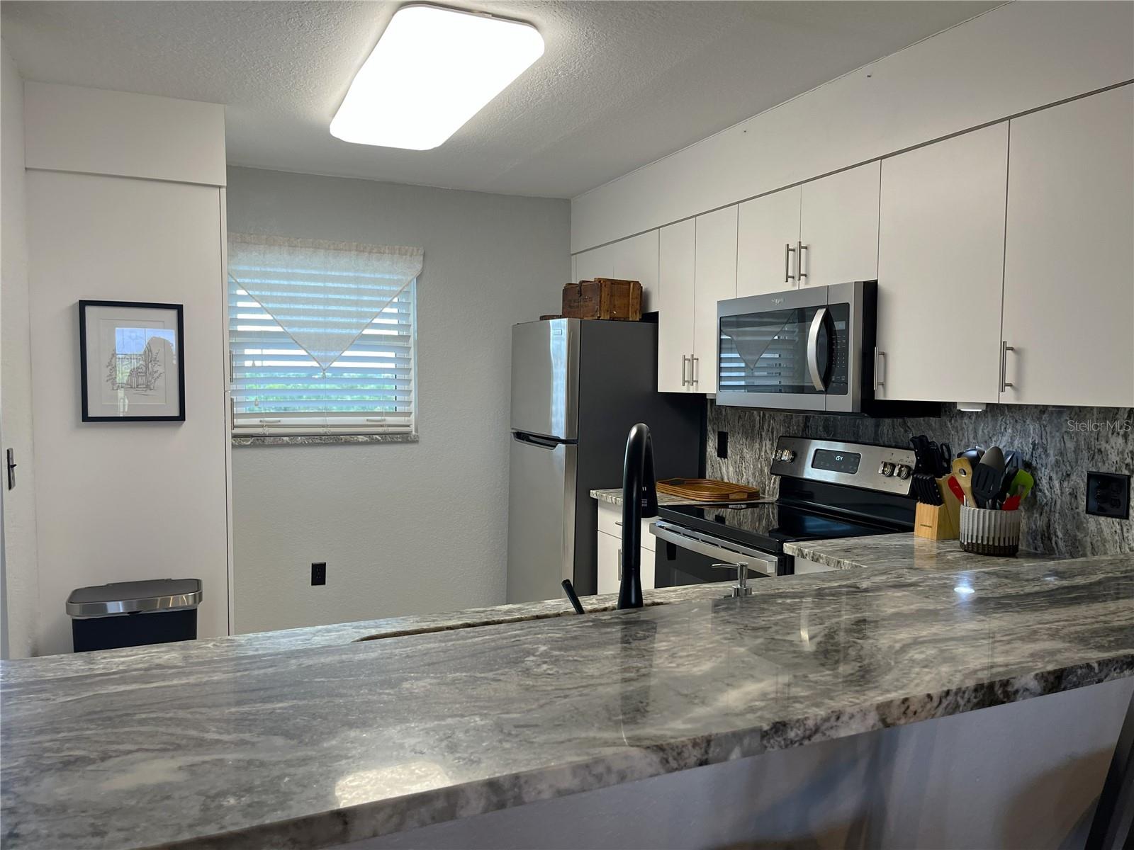 Image 39 of 53 For 175 Kings Highway 733