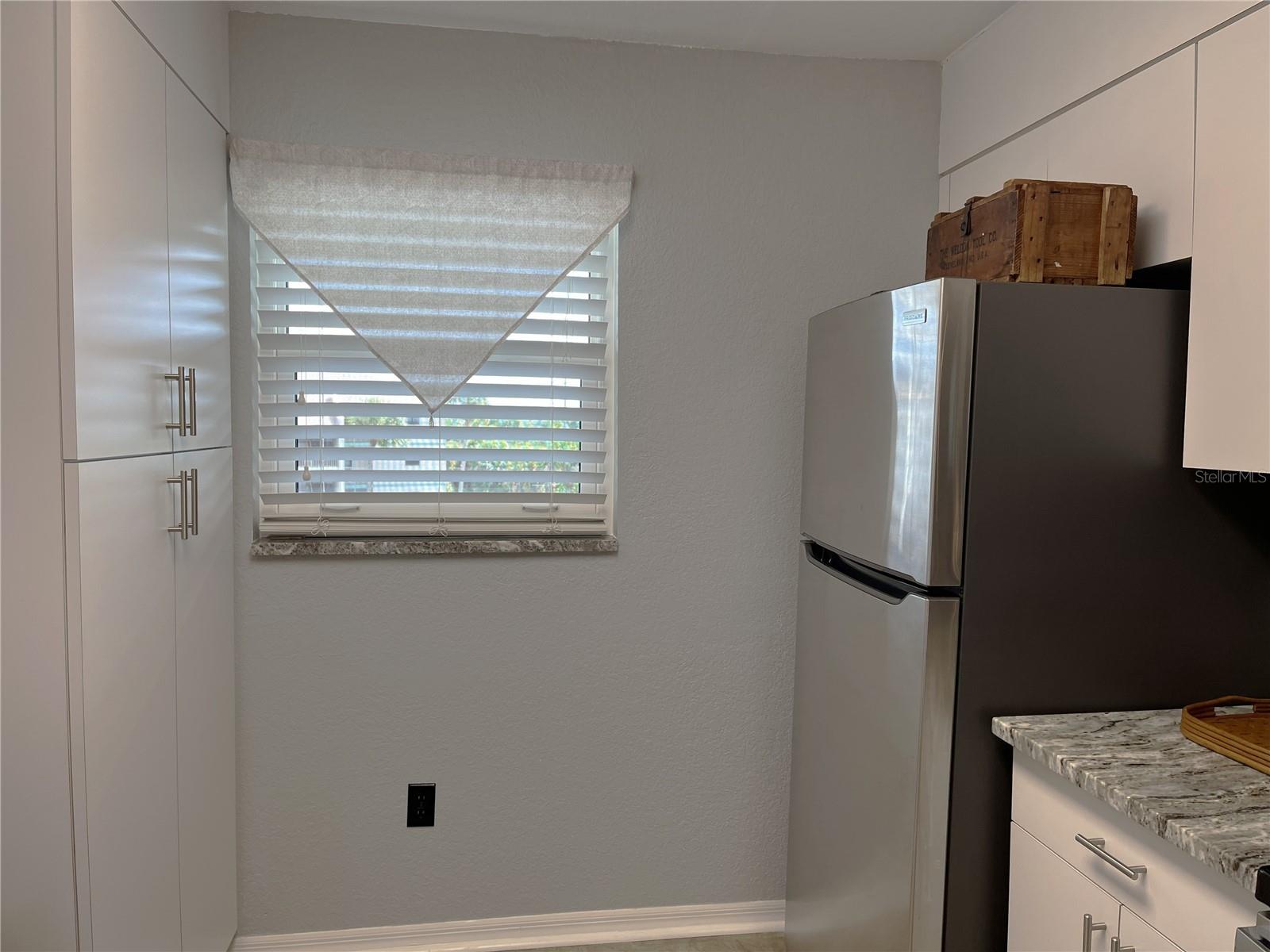 Image 42 of 53 For 175 Kings Highway 733