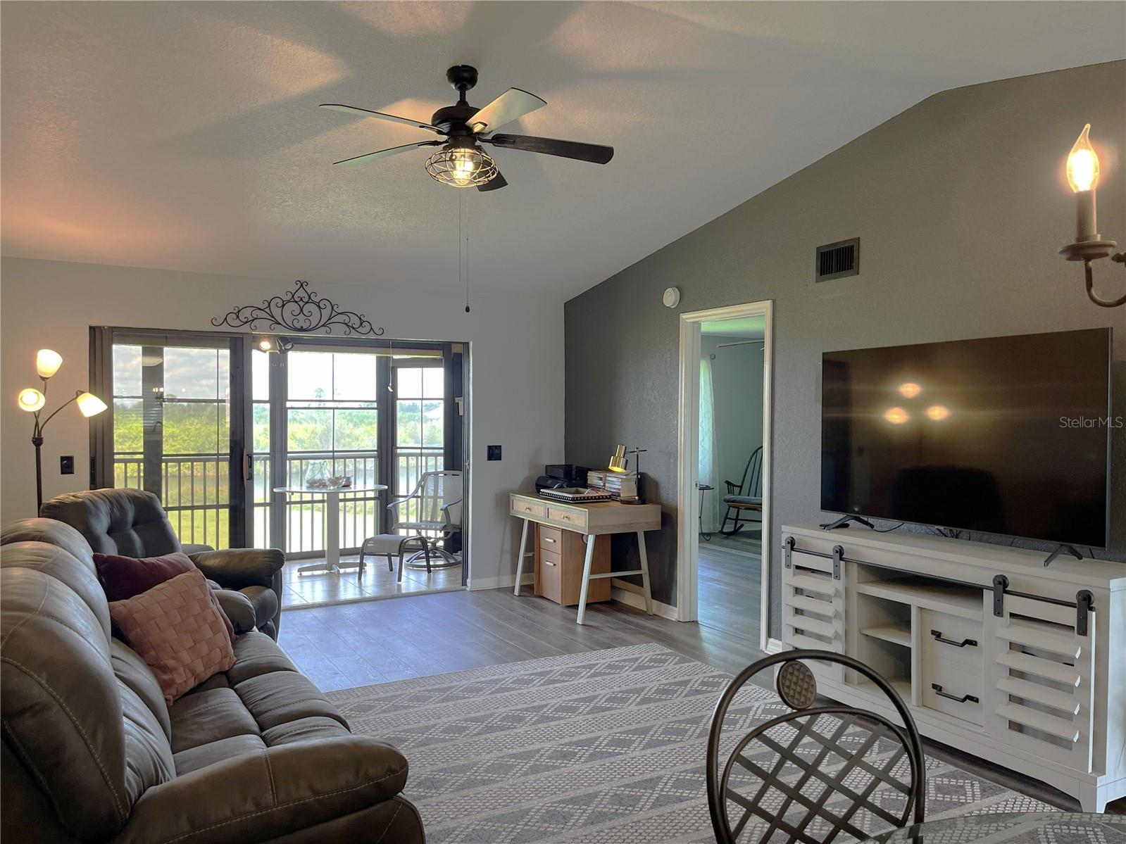 Image 44 of 53 For 175 Kings Highway 733