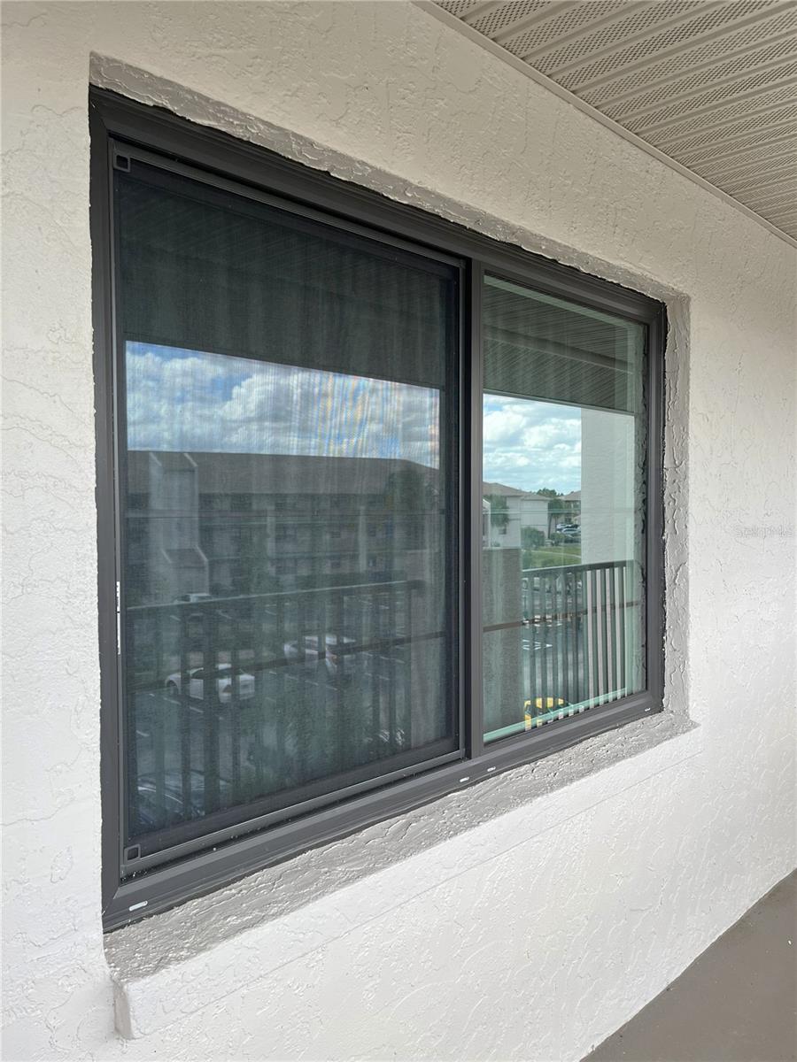 Image 46 of 53 For 175 Kings Highway 733