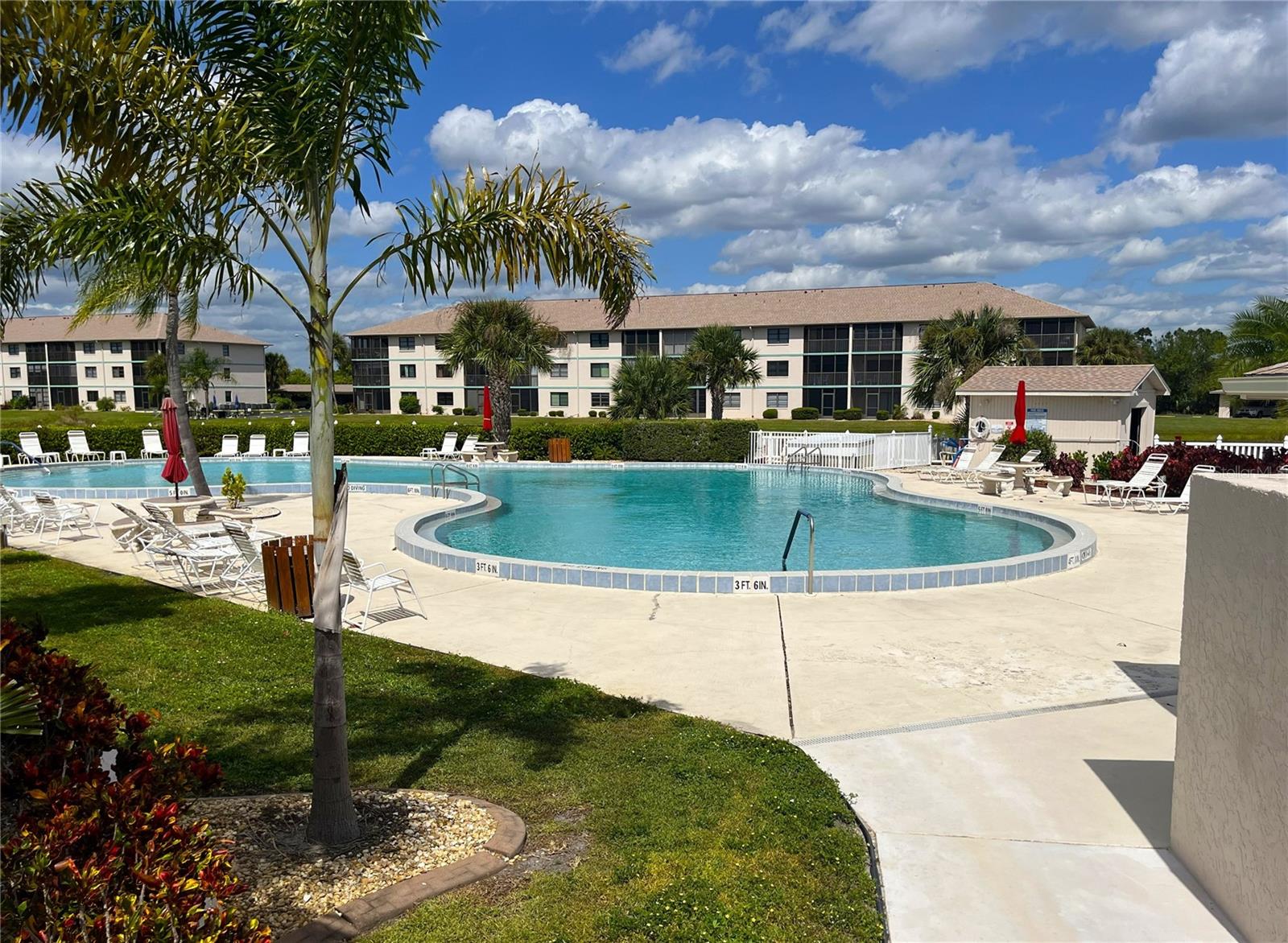 Image 48 of 53 For 175 Kings Highway 733