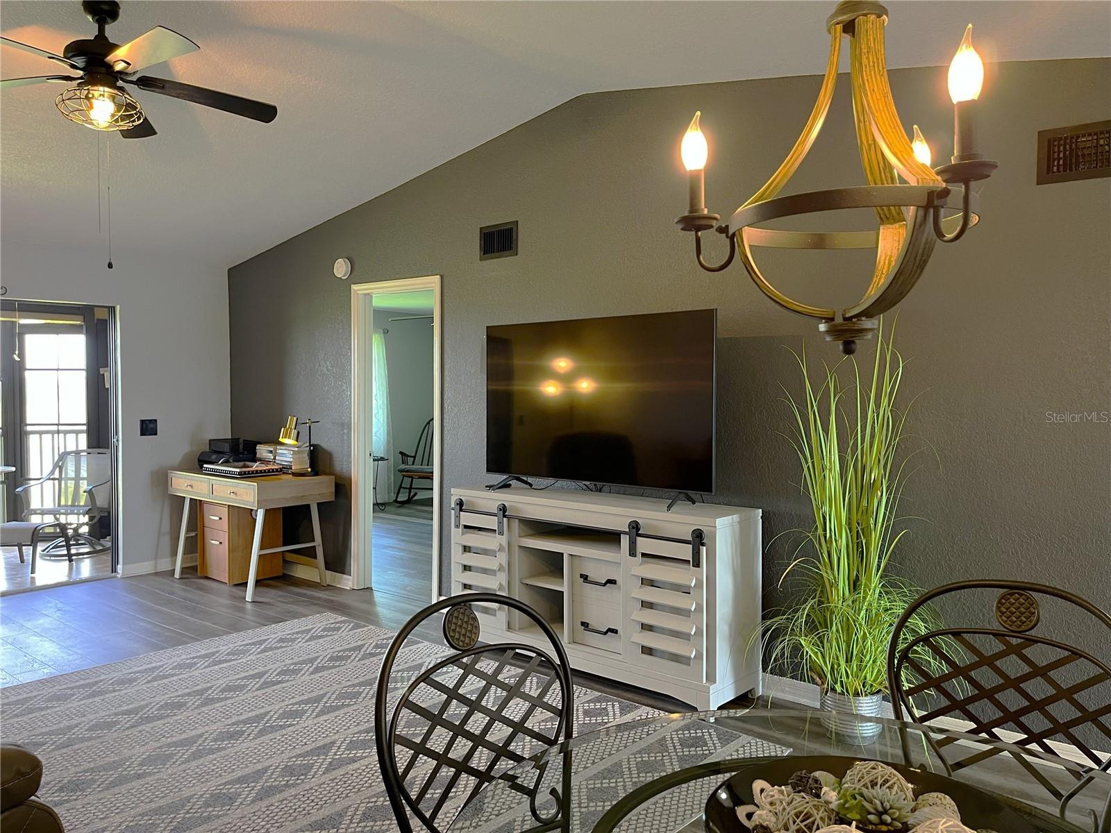 Image 8 of 53 For 175 Kings Highway 733