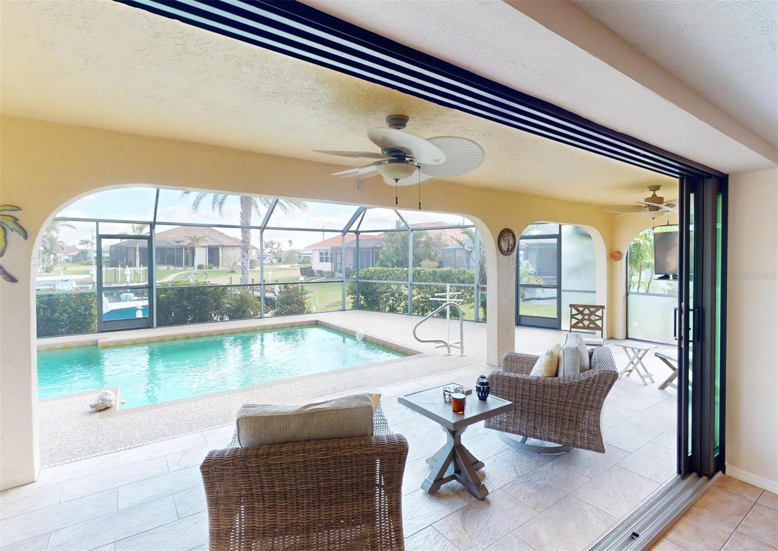 Listing photo id 11 for 3448 Nighthawk Court