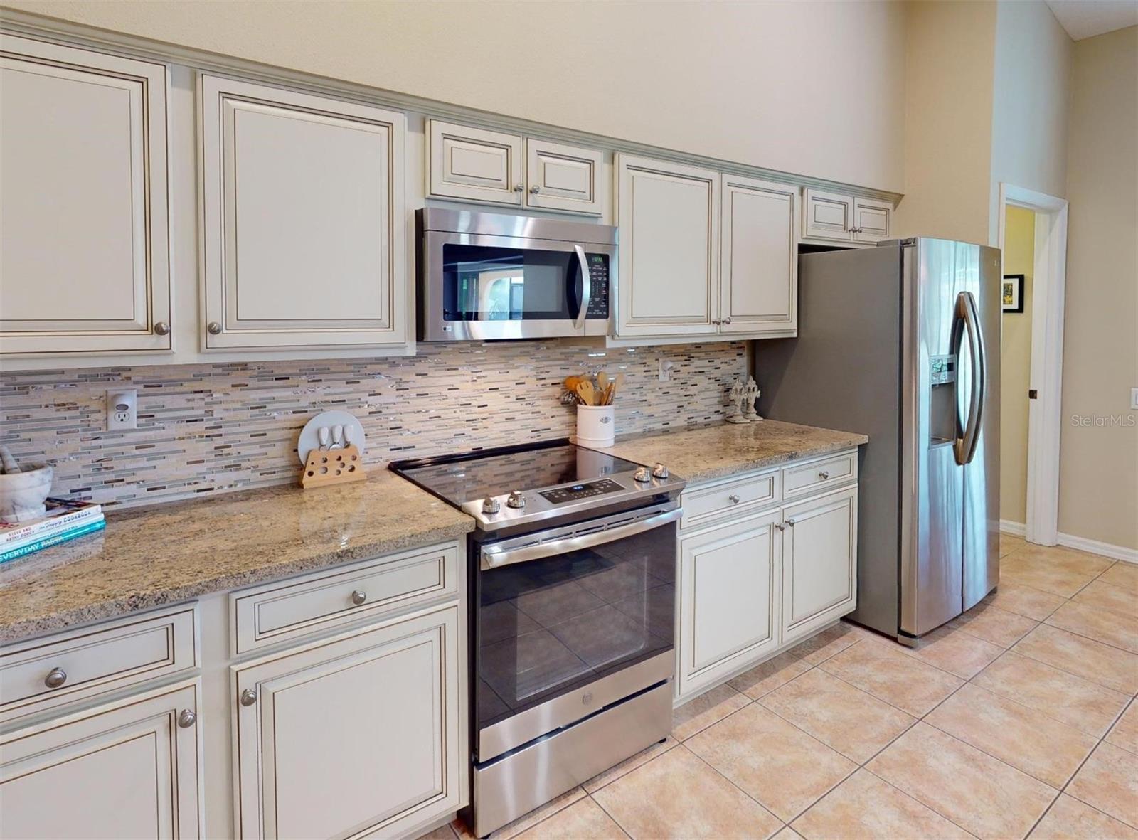 Listing photo id 12 for 3448 Nighthawk Court