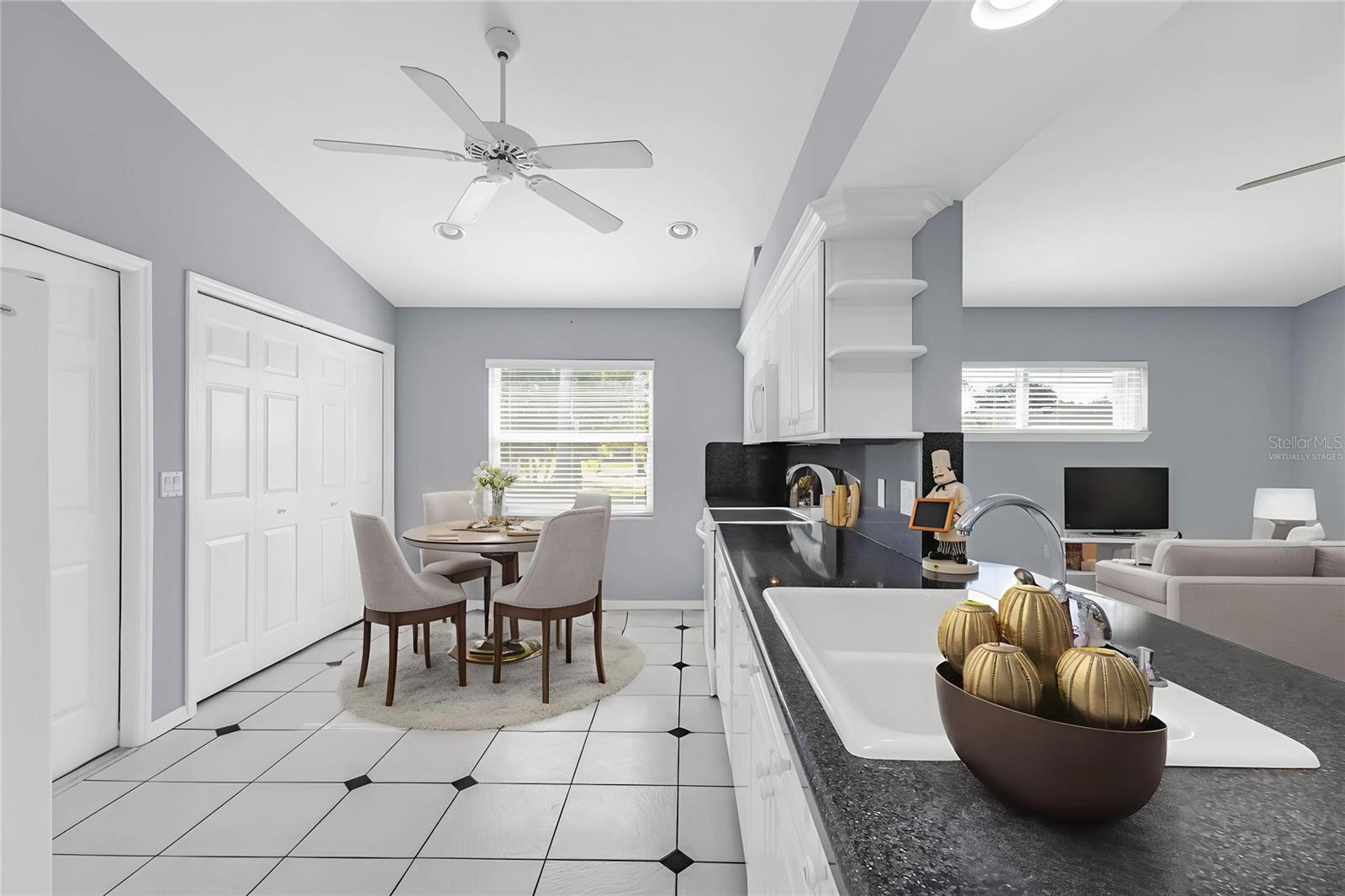 Image 6 of 36 For 1713 Palace Court