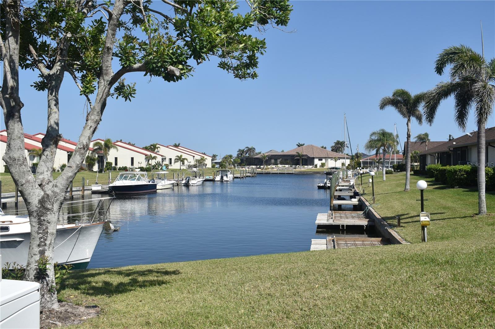 Image 37 of 40 For 3920 Bal Harbor Boulevard B1