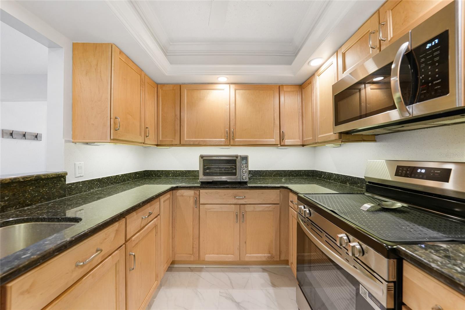 Image 7 of 37 For 25188 Marion Avenue 1033