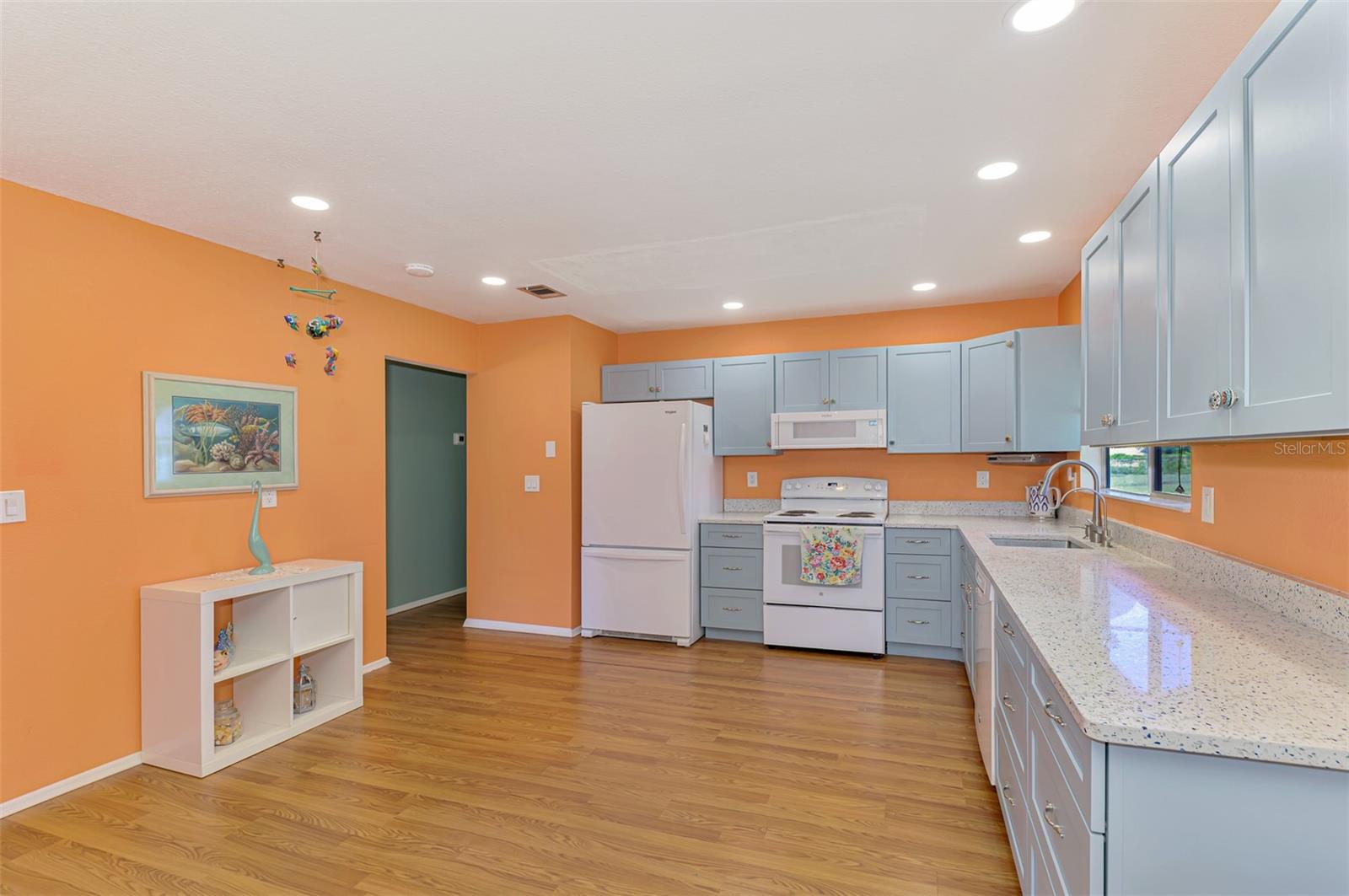 Image 13 of 65 For 6916 Roslyn Court