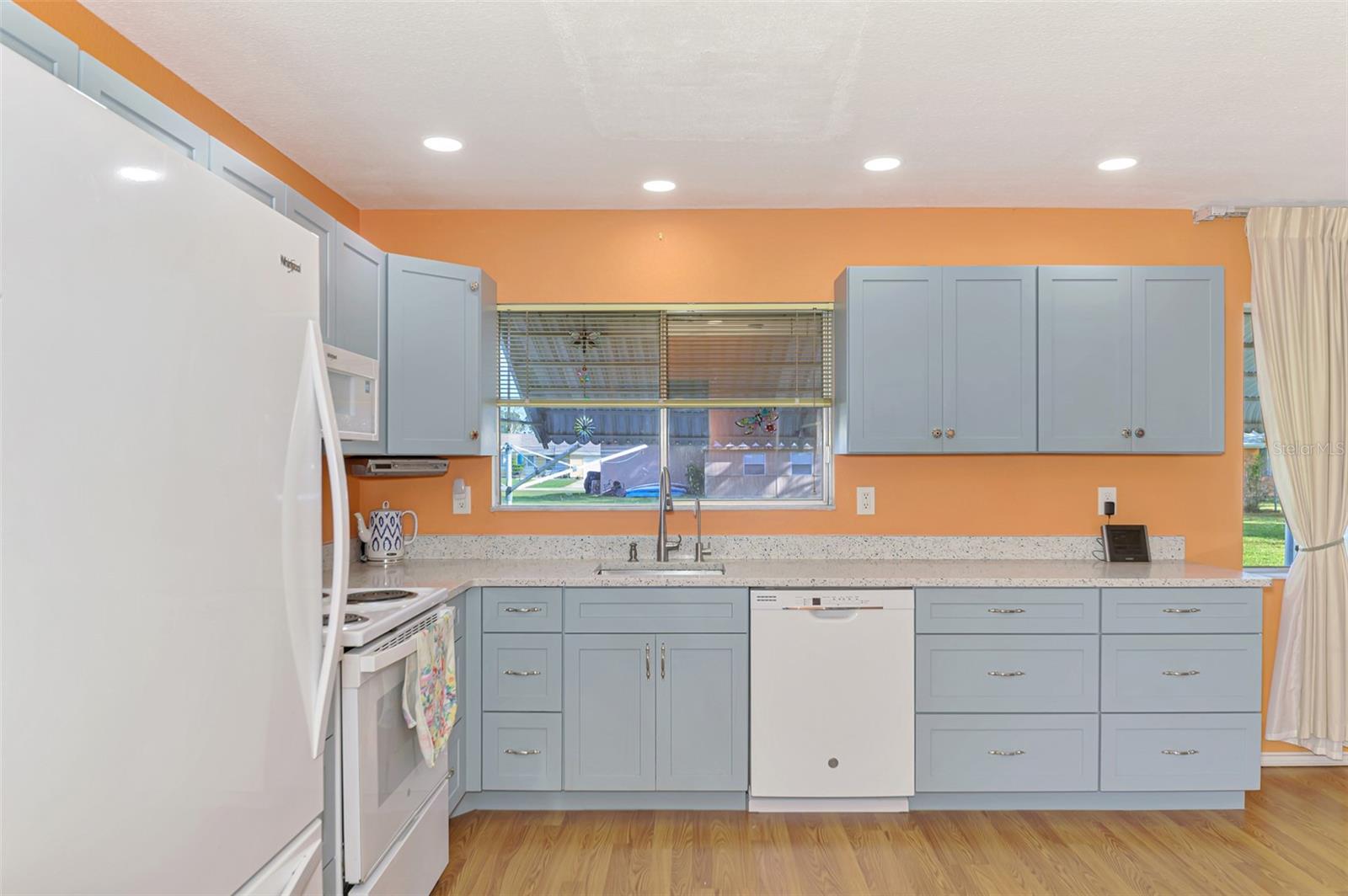 Image 16 of 65 For 6916 Roslyn Court