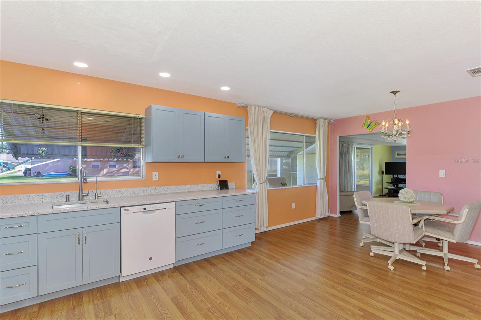 Image 17 of 65 For 6916 Roslyn Court