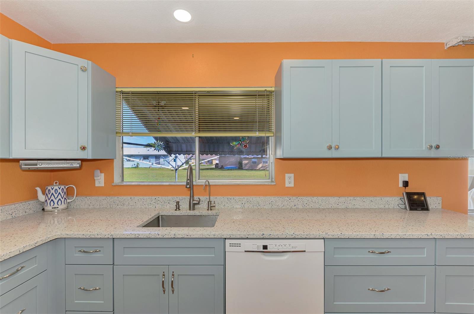 Image 18 of 65 For 6916 Roslyn Court