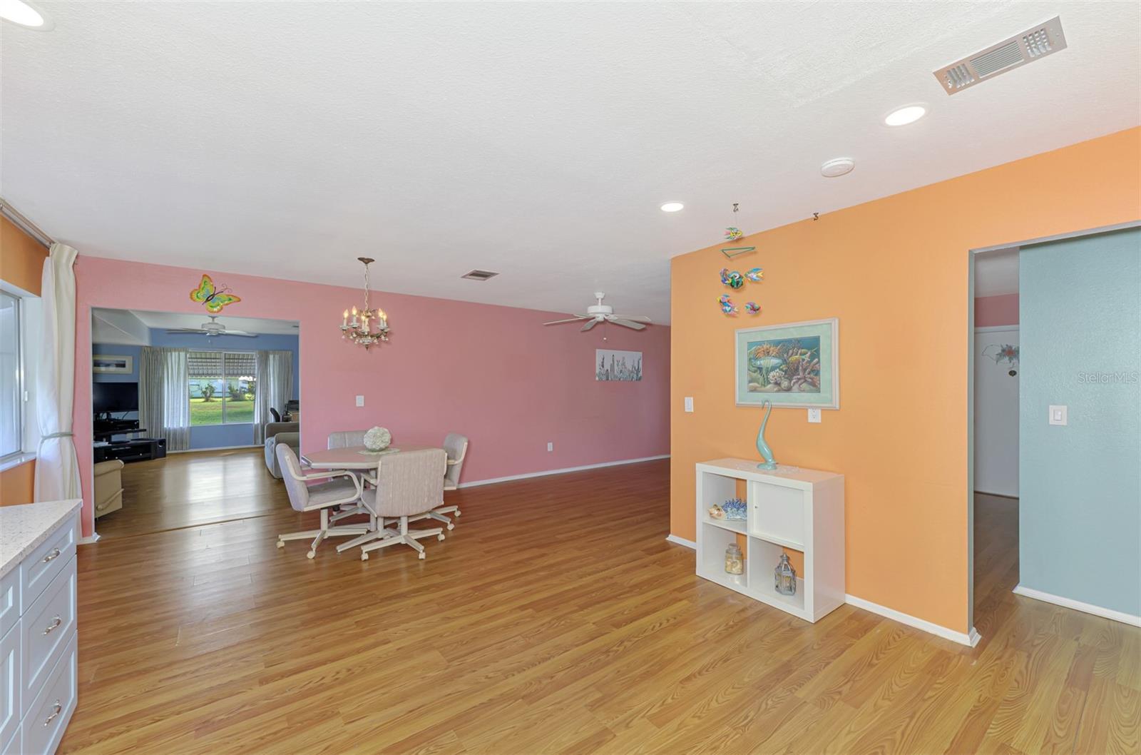 Image 19 of 65 For 6916 Roslyn Court