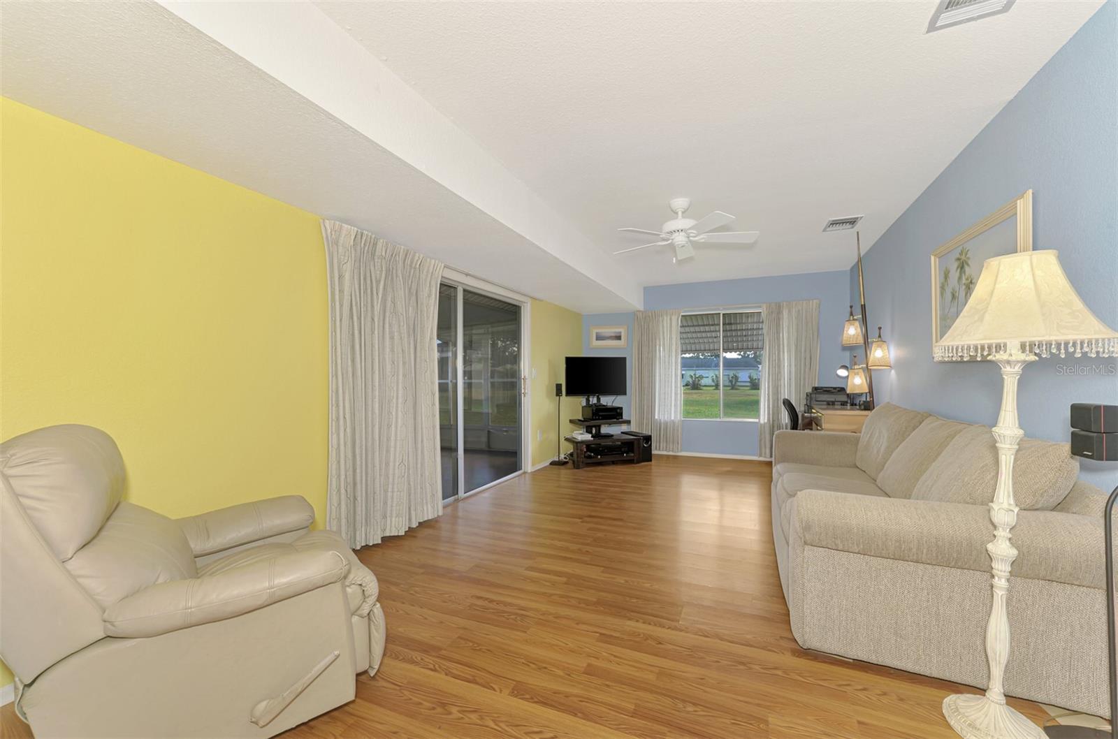 Image 20 of 65 For 6916 Roslyn Court