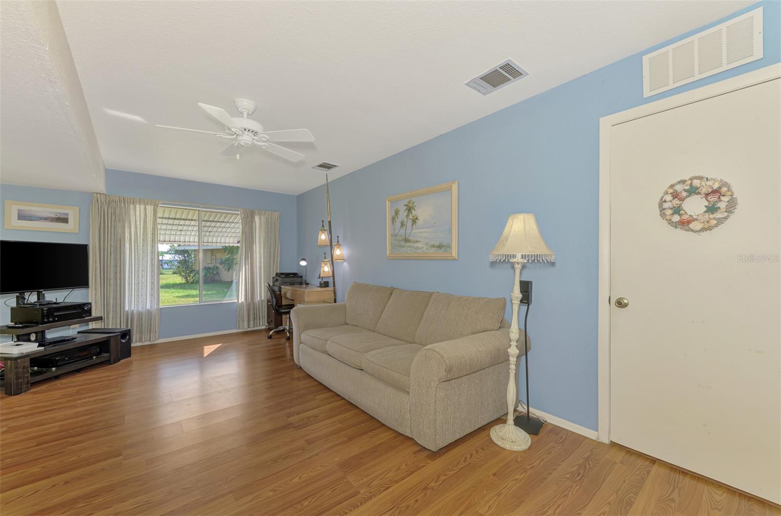 Image 21 of 65 For 6916 Roslyn Court