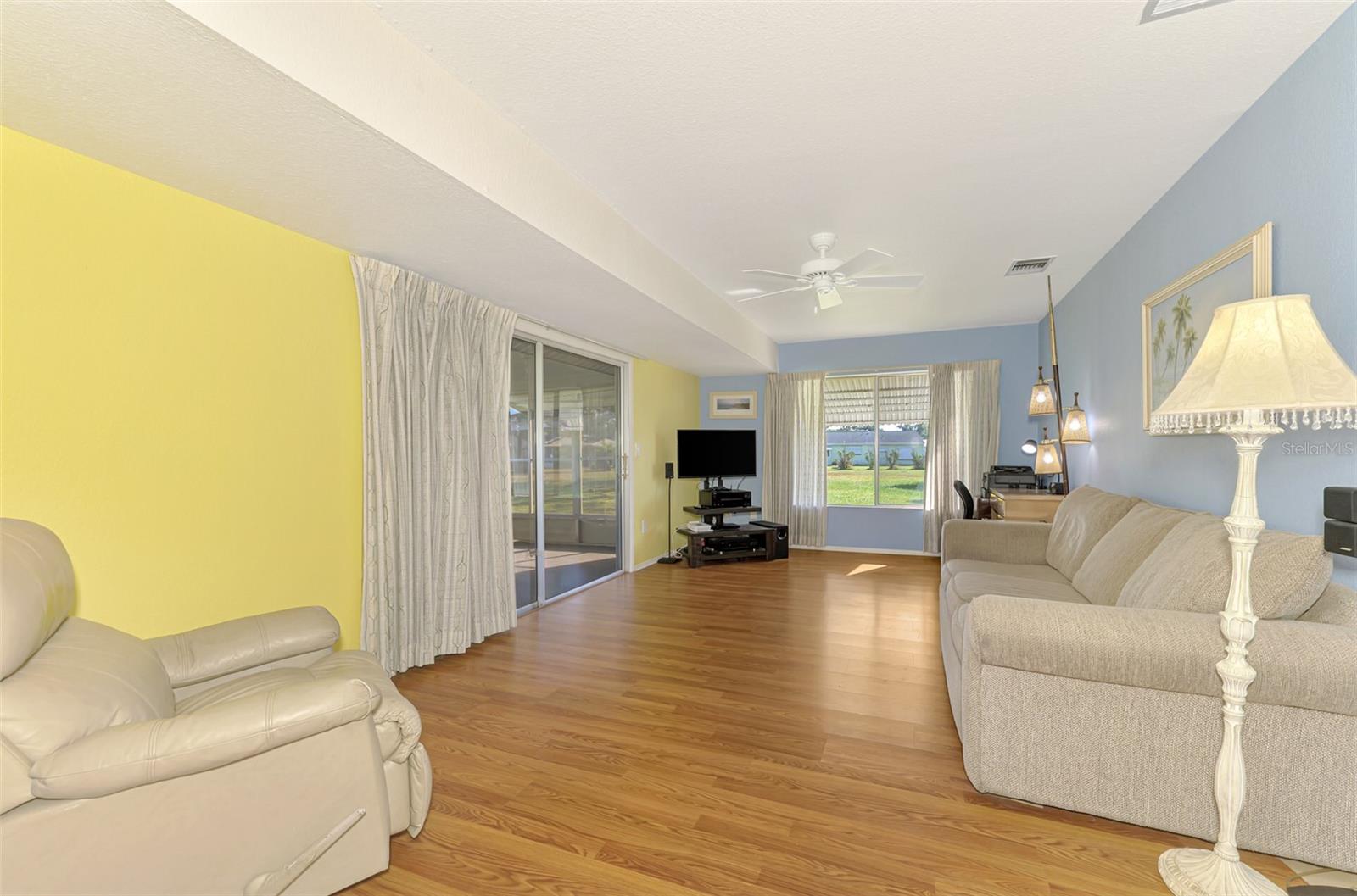 Image 22 of 65 For 6916 Roslyn Court