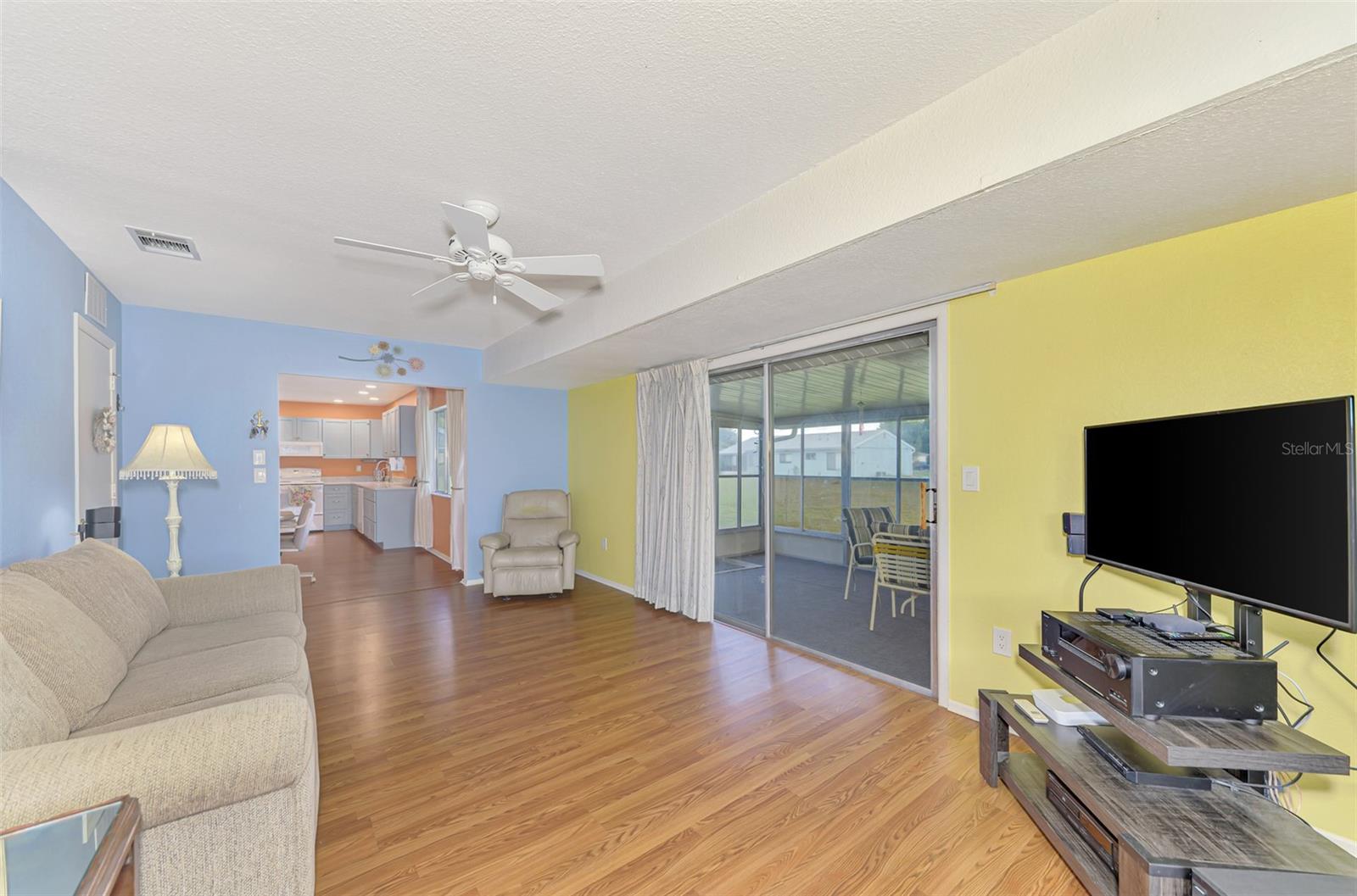 Image 24 of 65 For 6916 Roslyn Court