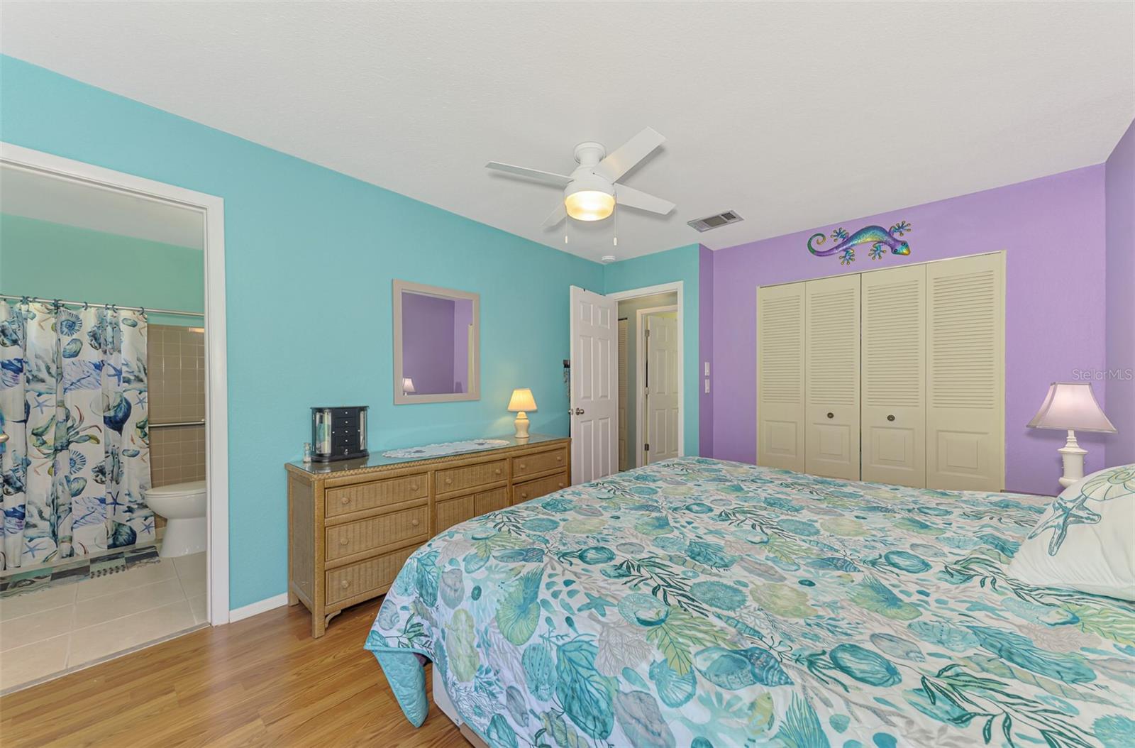 Image 28 of 65 For 6916 Roslyn Court