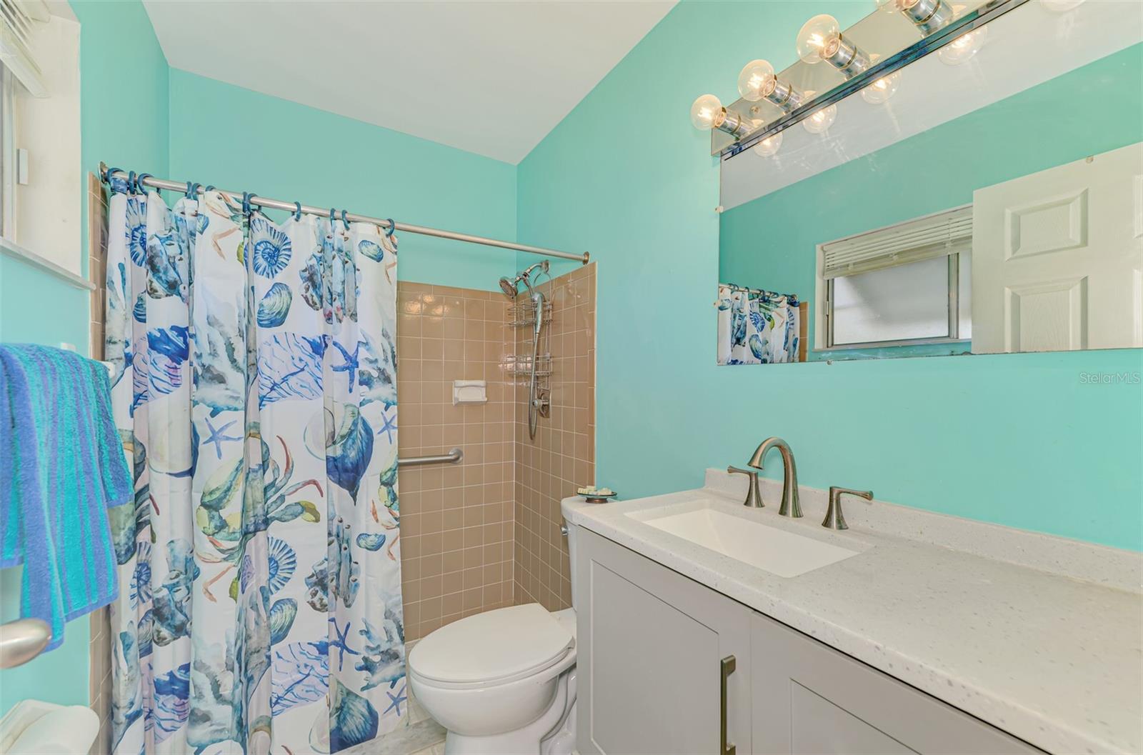 Image 29 of 65 For 6916 Roslyn Court