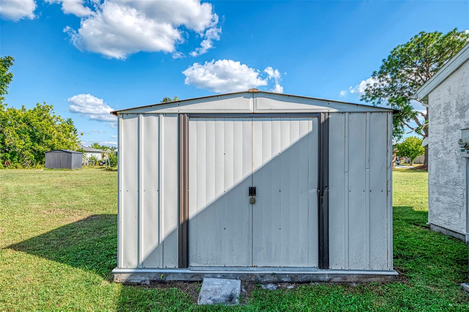 Image 40 of 65 For 6916 Roslyn Court