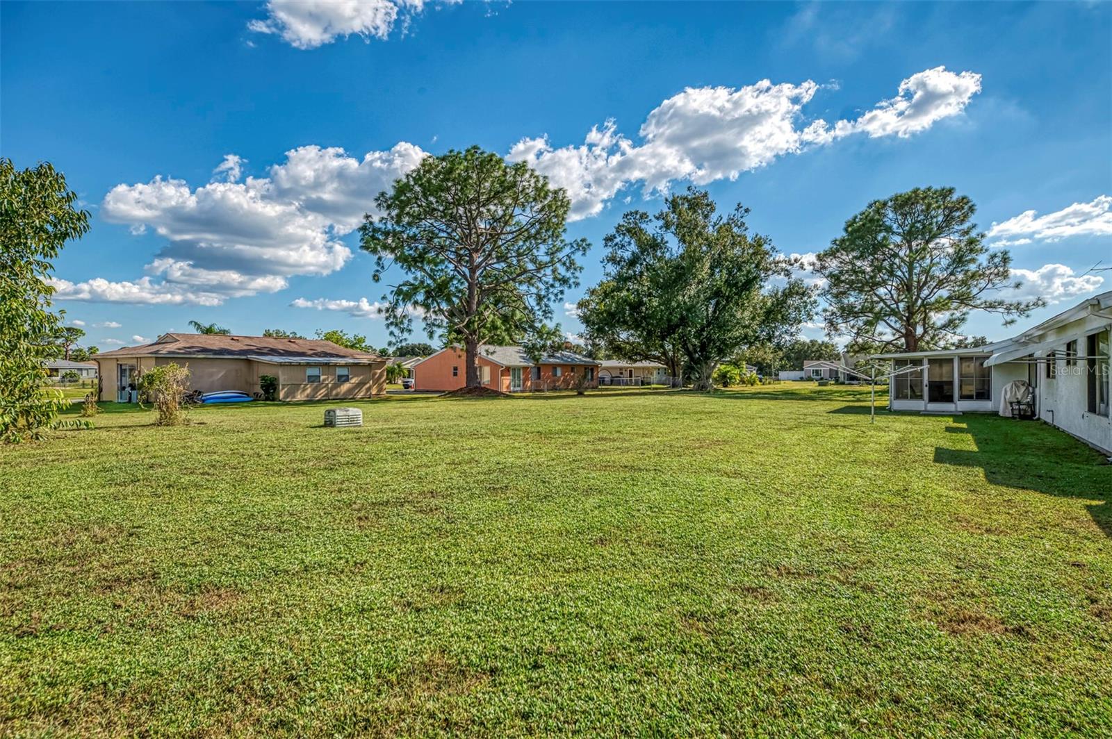 Image 41 of 65 For 6916 Roslyn Court