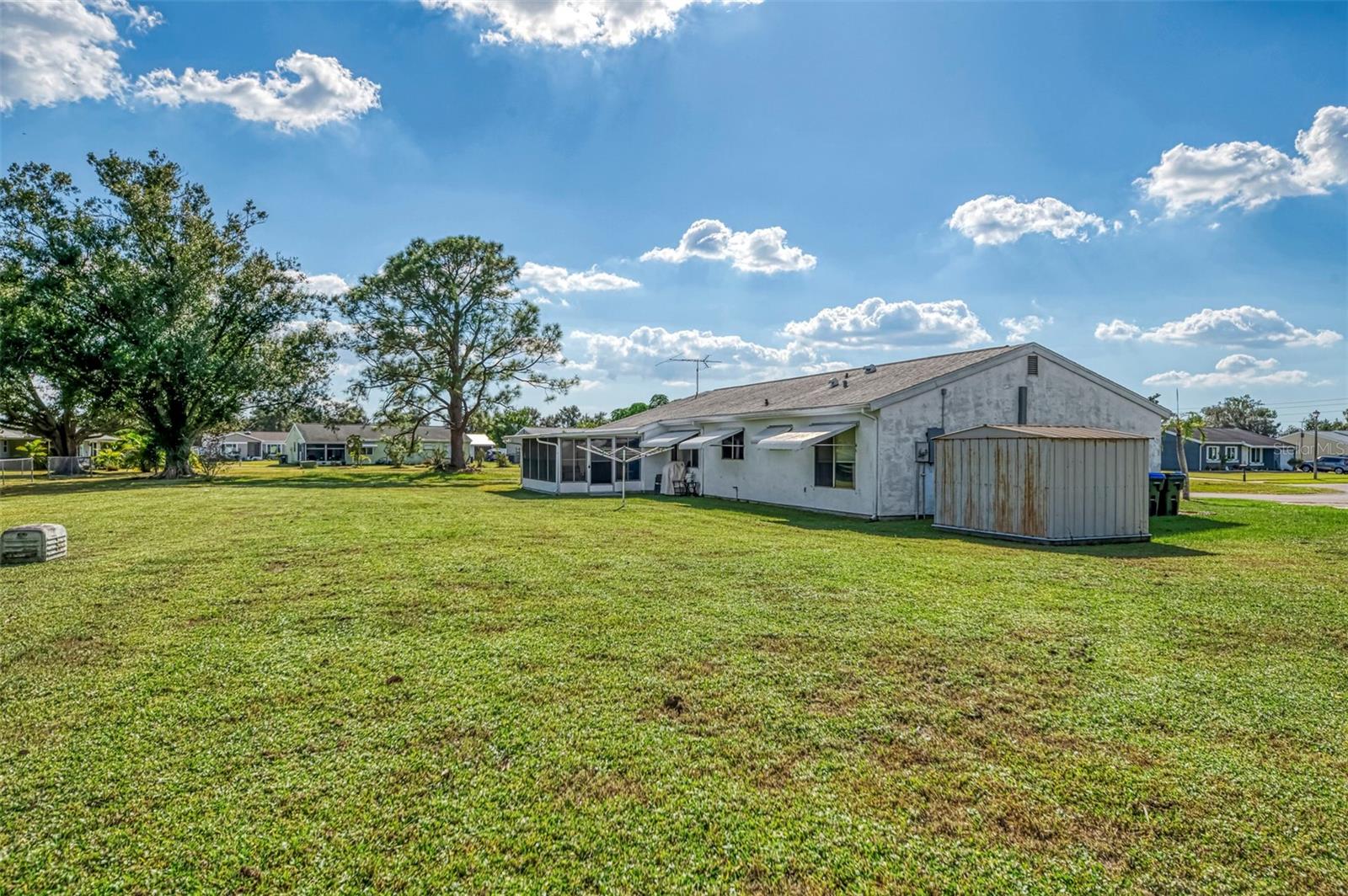 Image 42 of 65 For 6916 Roslyn Court