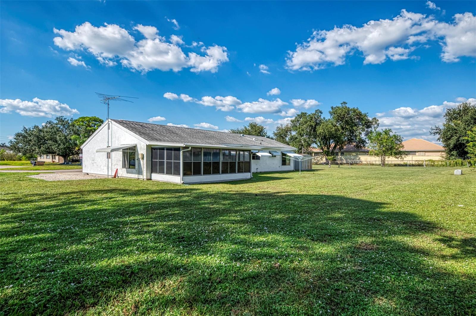 Image 43 of 65 For 6916 Roslyn Court