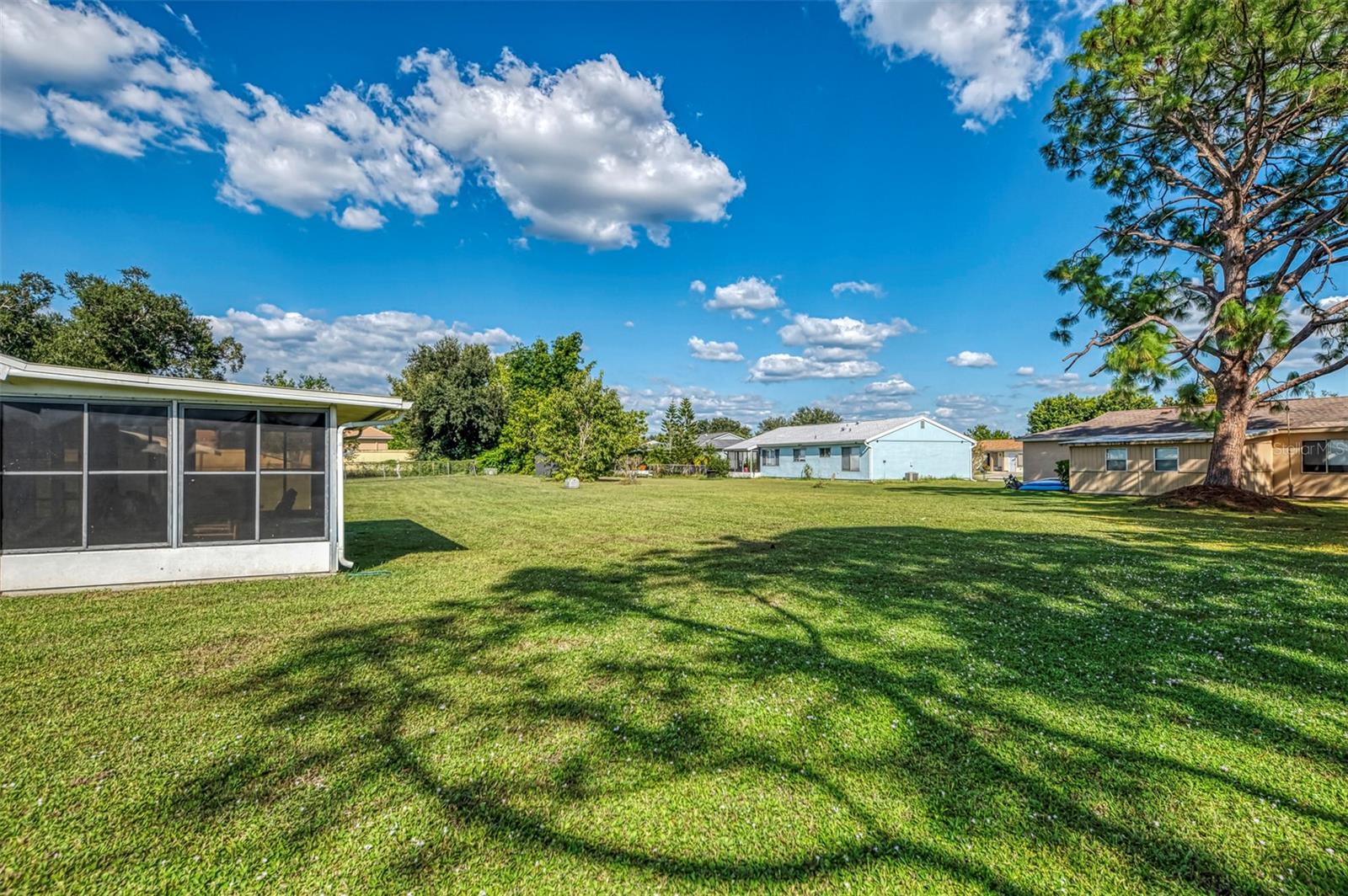 Image 44 of 65 For 6916 Roslyn Court