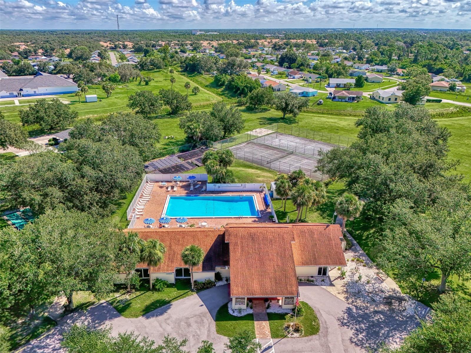 Image 50 of 65 For 6916 Roslyn Court