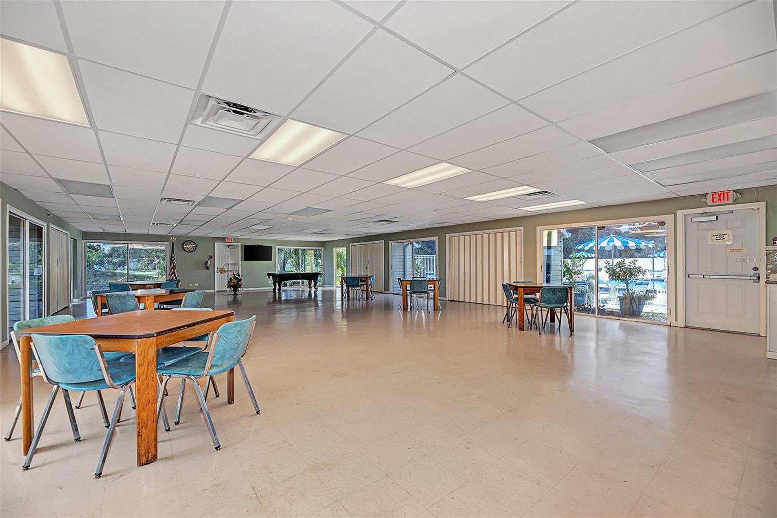 Image 55 of 65 For 6916 Roslyn Court