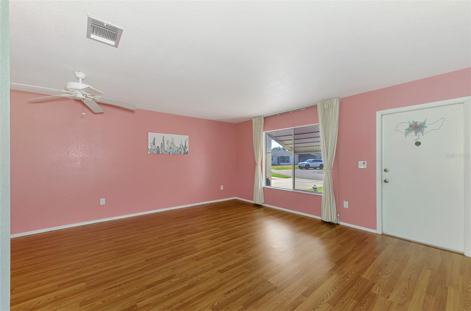 Image 6 of 65 For 6916 Roslyn Court