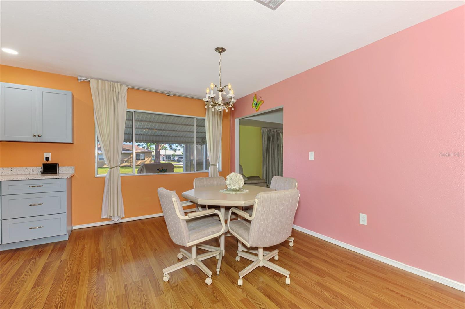 Image 9 of 65 For 6916 Roslyn Court