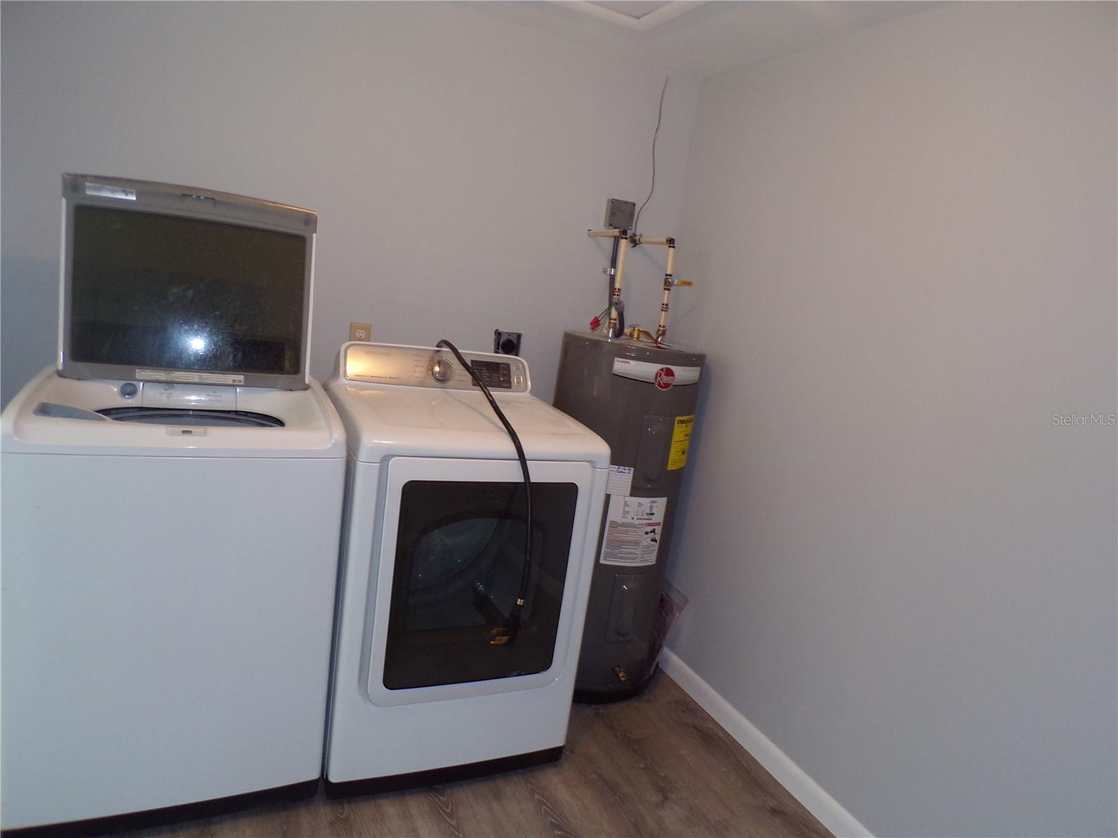 Image 24 of 44 For 18726 Countryman Avenue