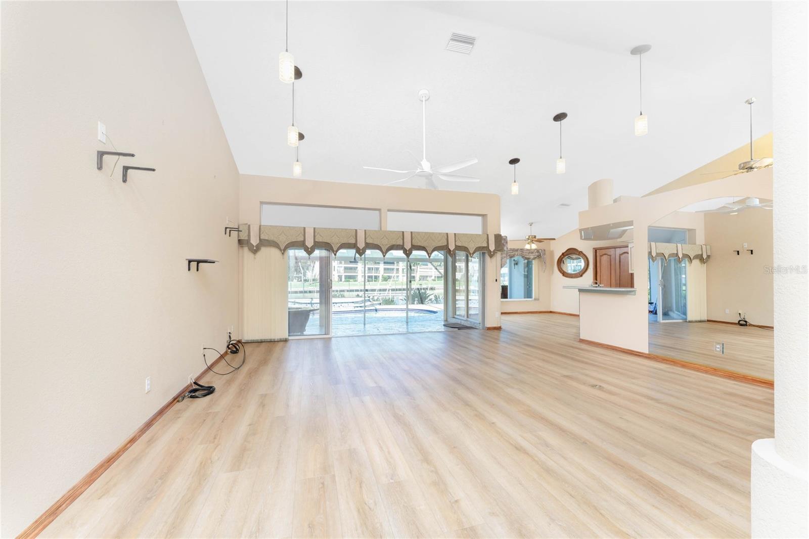 Image 16 of 82 For 112 Great Isaac Court