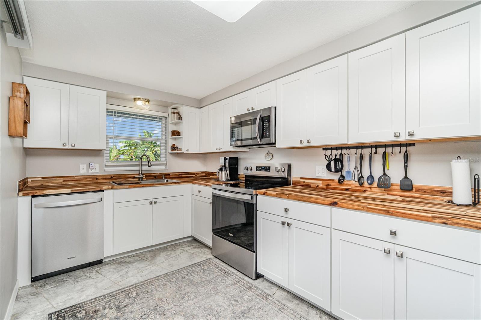 Image 10 of 38 For 3435 Pinetree Street