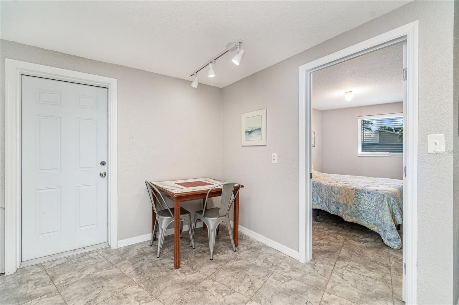 Image 13 of 38 For 3435 Pinetree Street