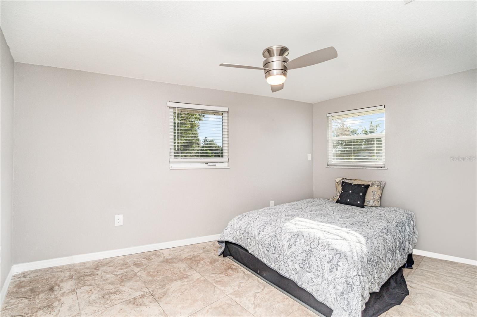 Image 18 of 38 For 3435 Pinetree Street