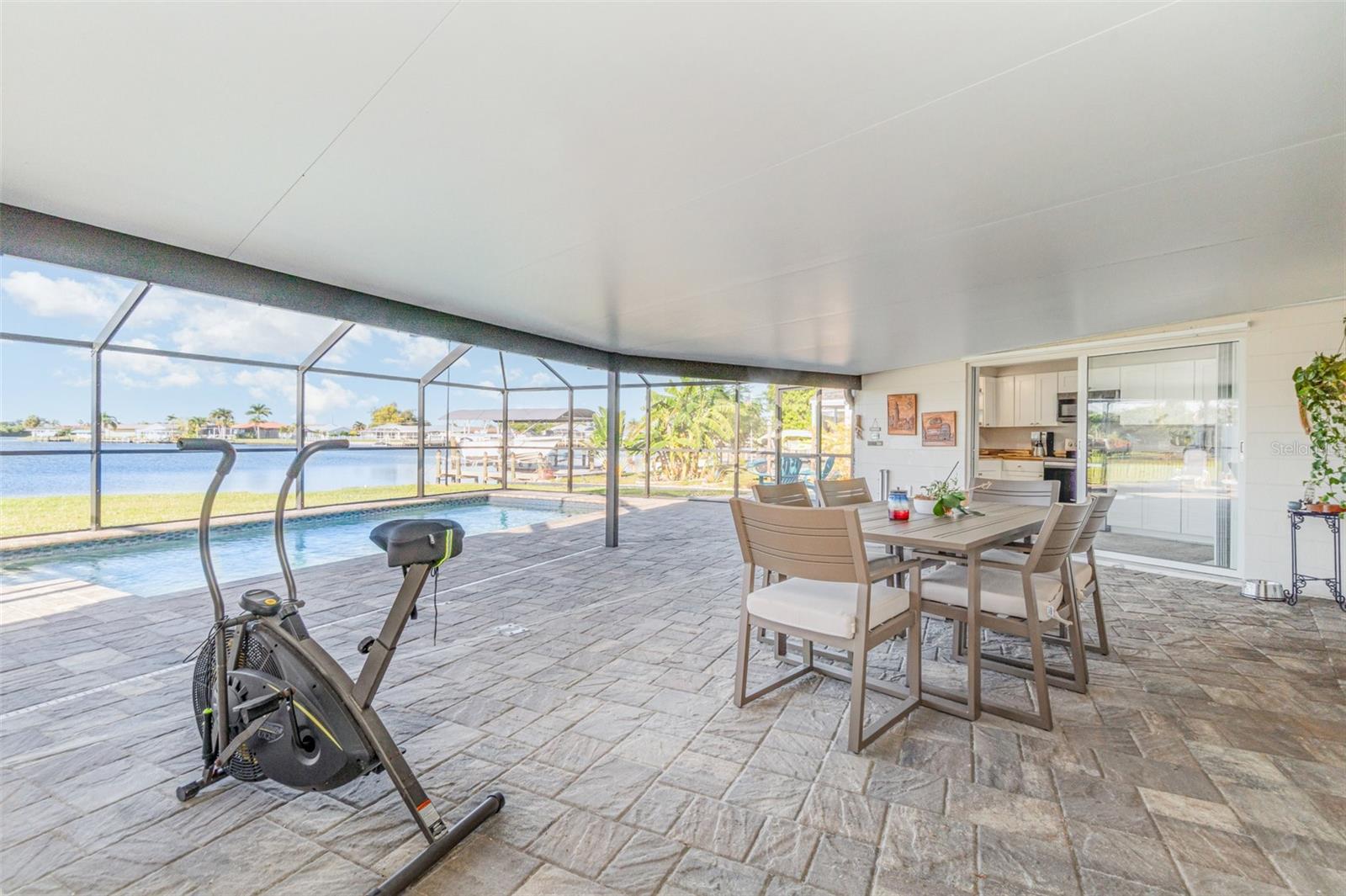 Image 21 of 38 For 3435 Pinetree Street