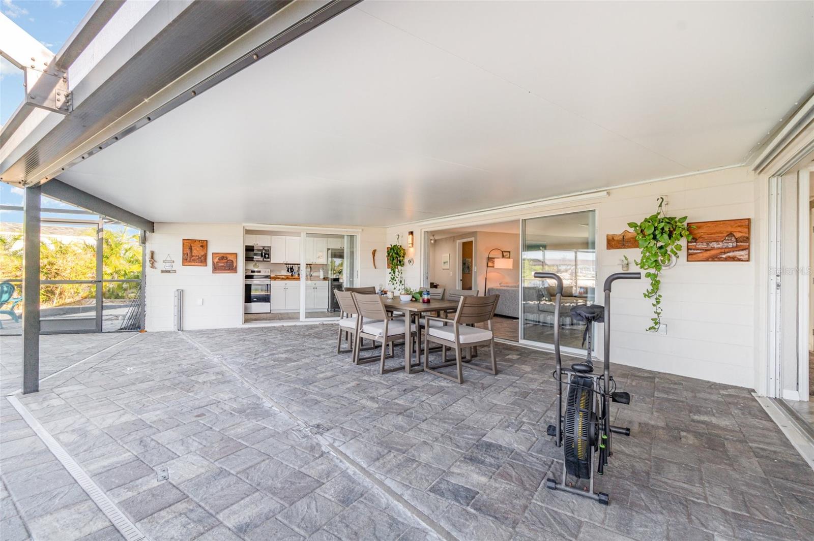 Image 22 of 38 For 3435 Pinetree Street