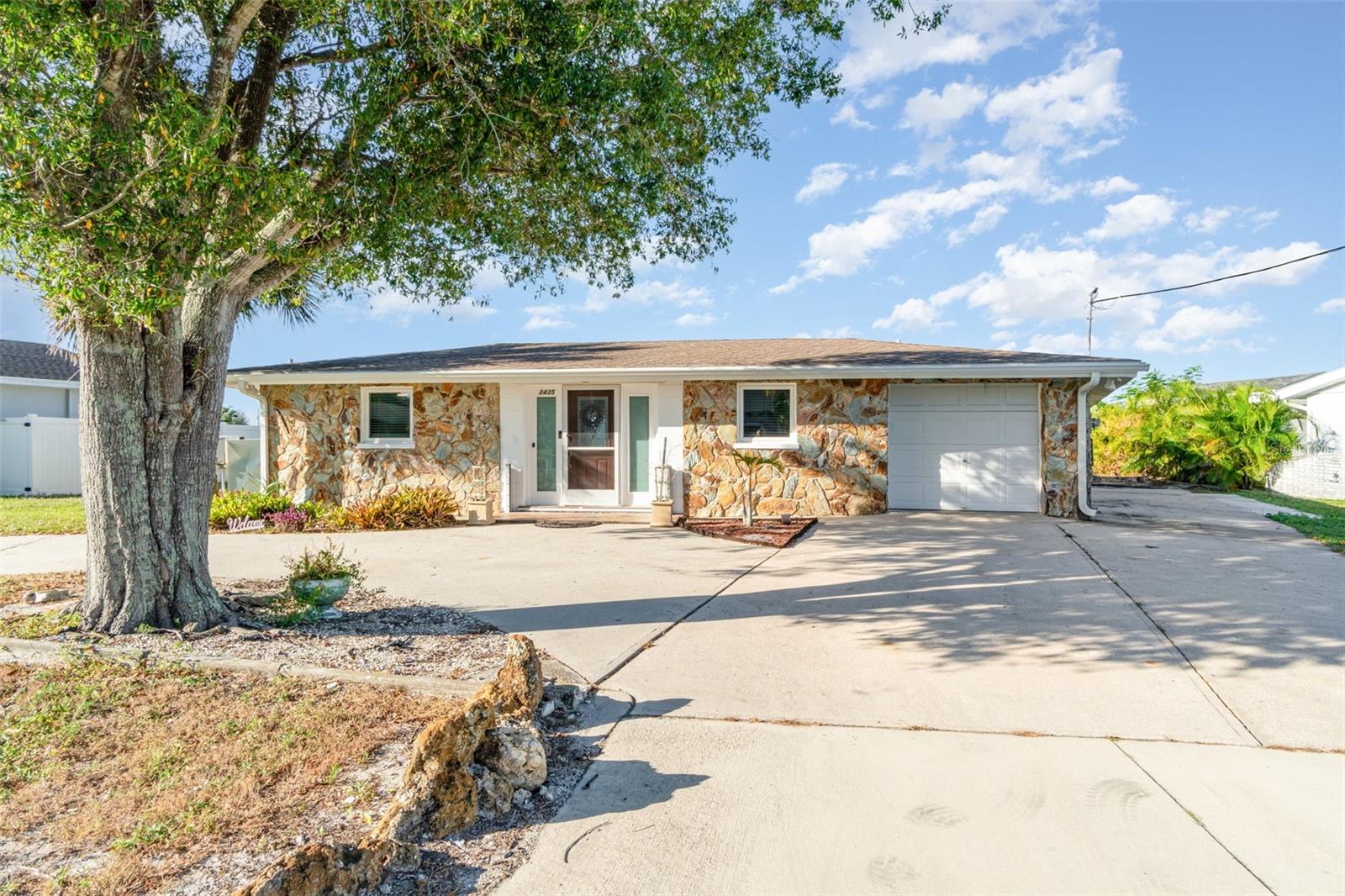 Image 4 of 38 For 3435 Pinetree Street