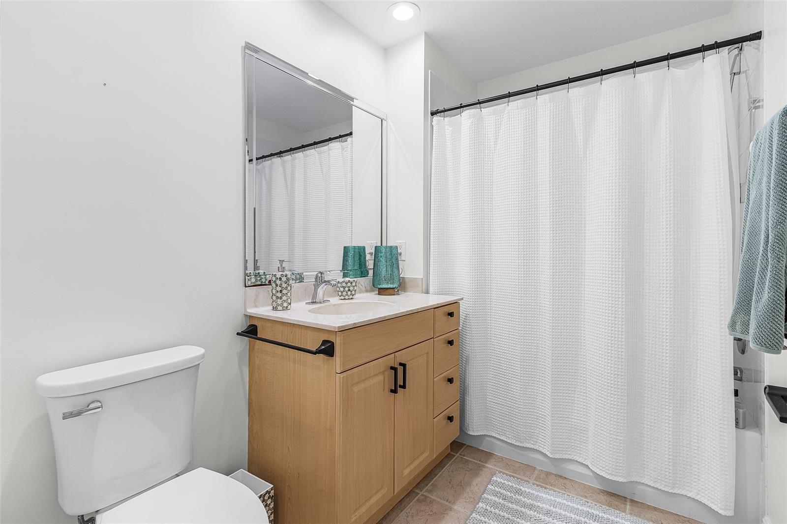 Image 26 of 56 For 24383 Baltic Avenue 203