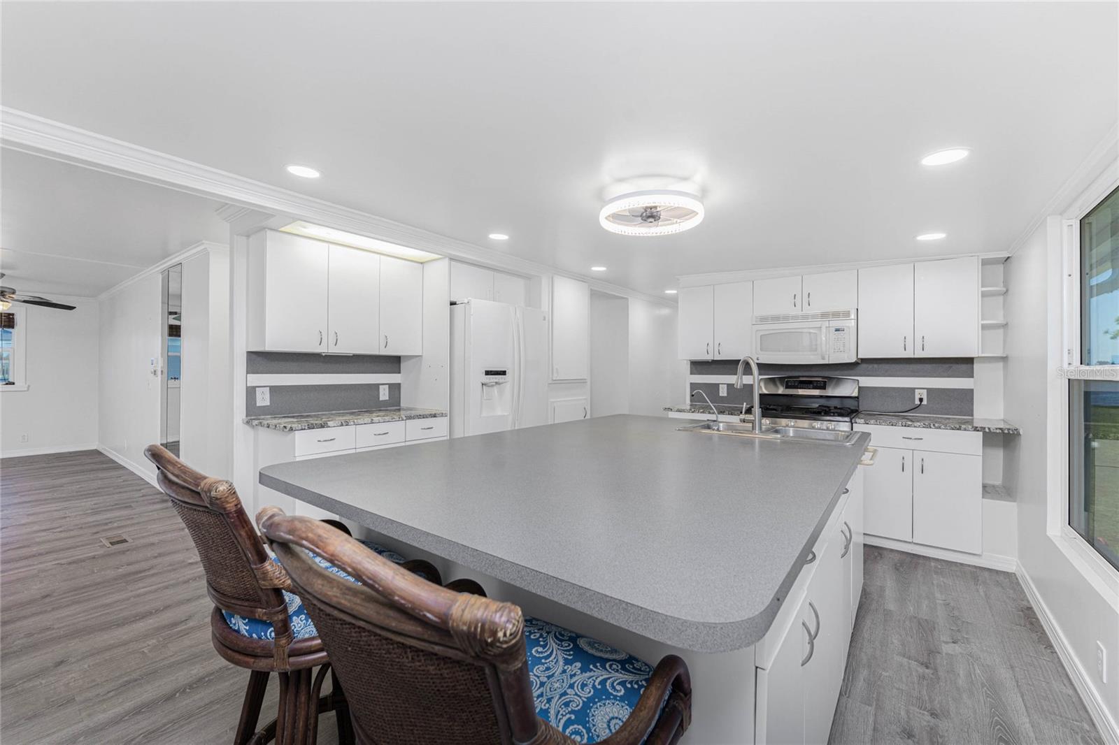 Image 12 of 54 For 7548 Ratan Circle