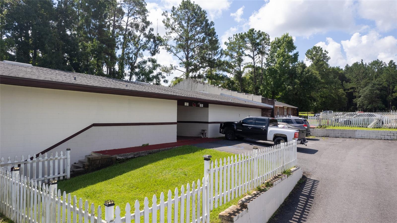 Image 24 of 81 For 649 Base Street