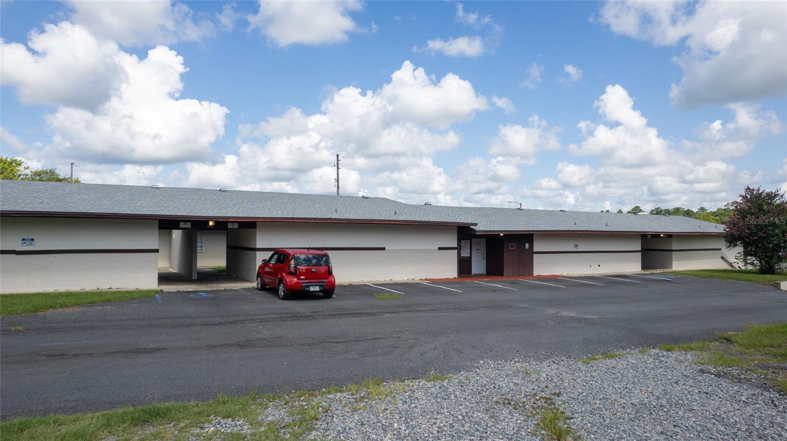 Image 29 of 81 For 649 Base Street