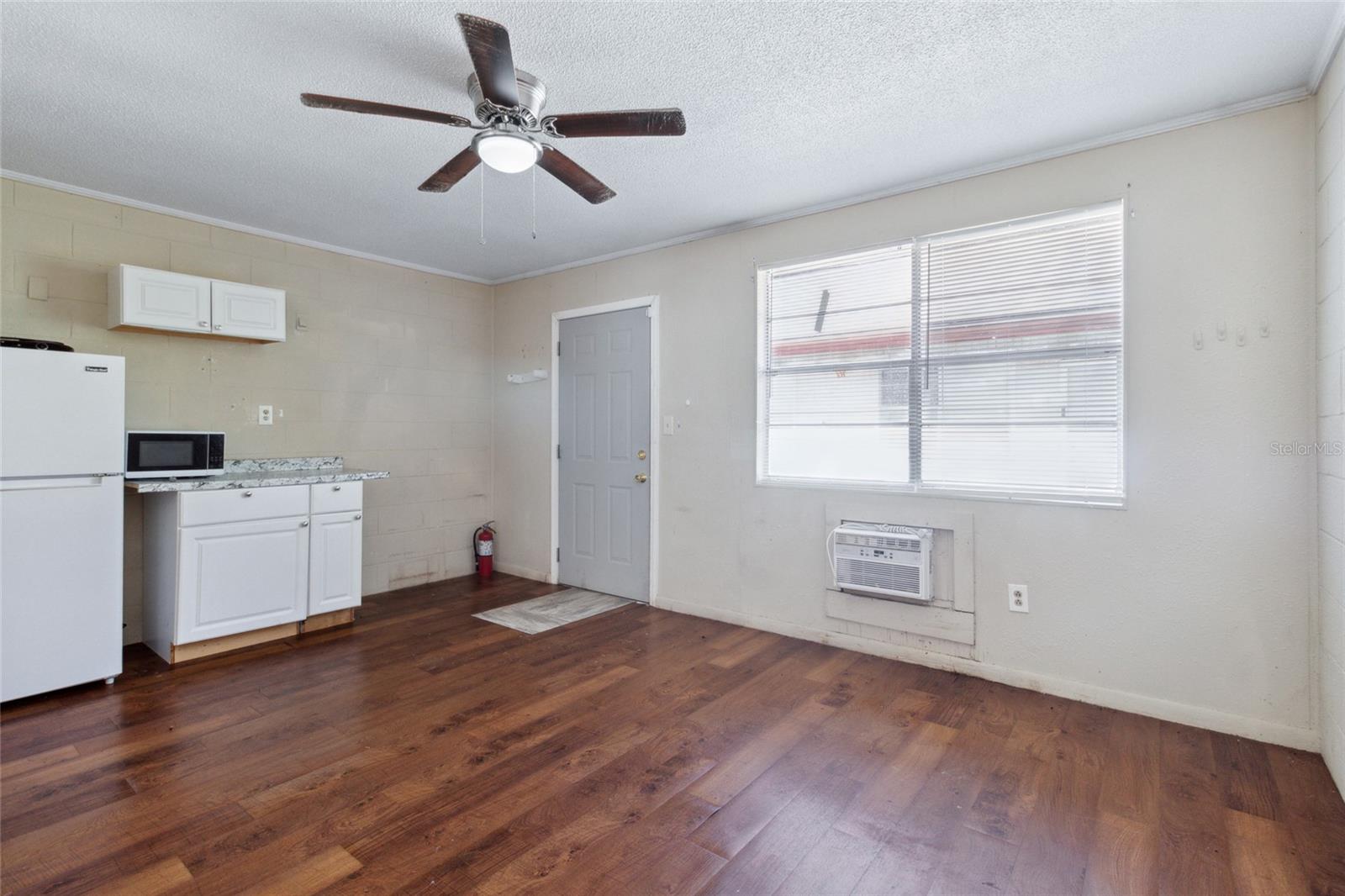 Image 43 of 81 For 649 Base Street