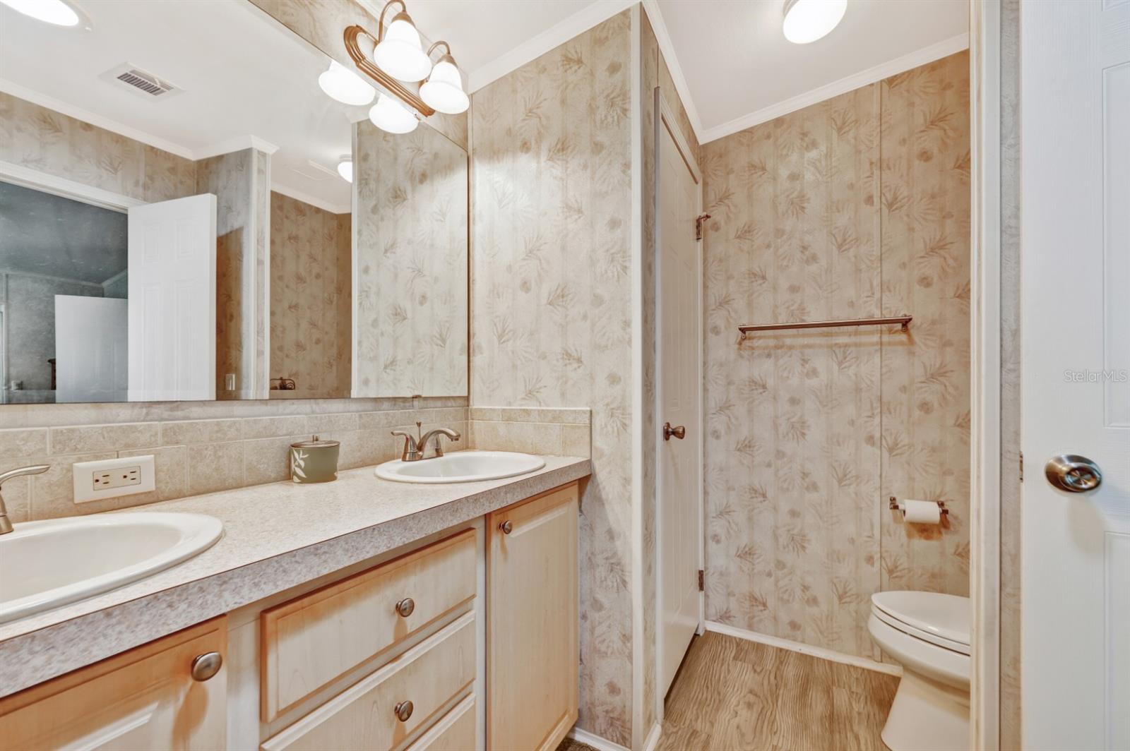 Image 12 of 38 For 1000 Kings Highway 476