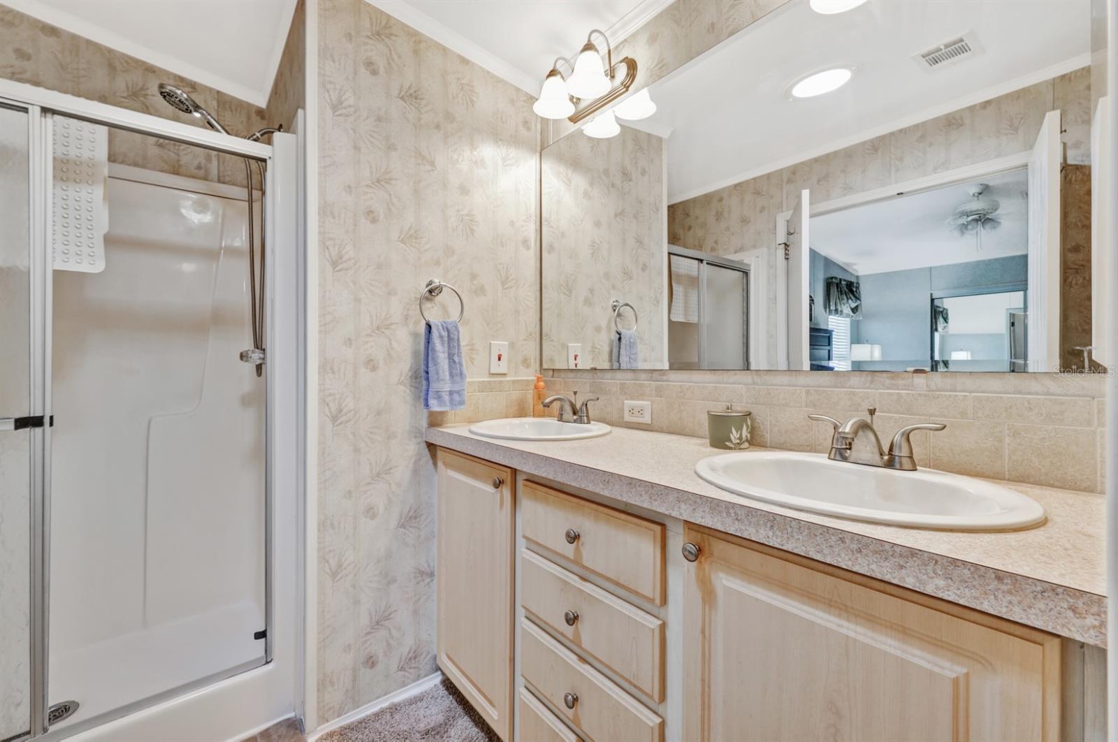 Image 13 of 38 For 1000 Kings Highway 476